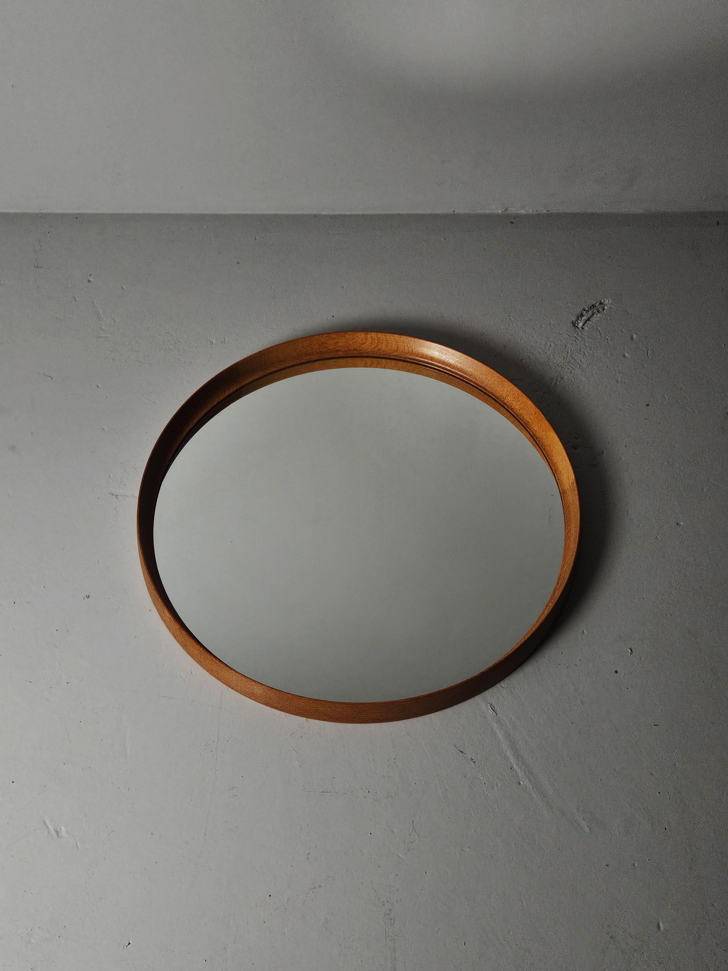 Very large oak wall mirror by Uno & Östen Kristiansson for Luxus, Sweden, 1960s In Good Condition For Sale In Eskilstuna, SE