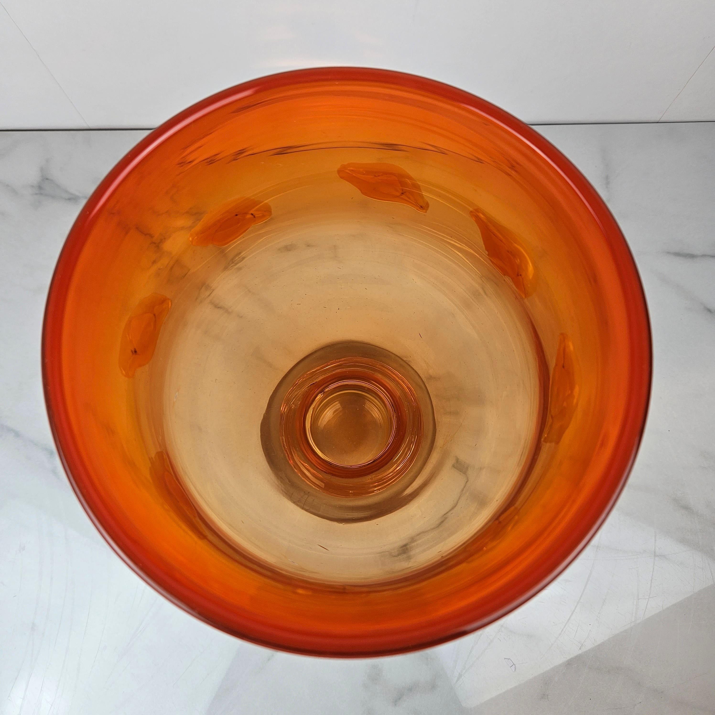Vaso di vetro italiano arancione molto grande con Dot gialli in vendita 3