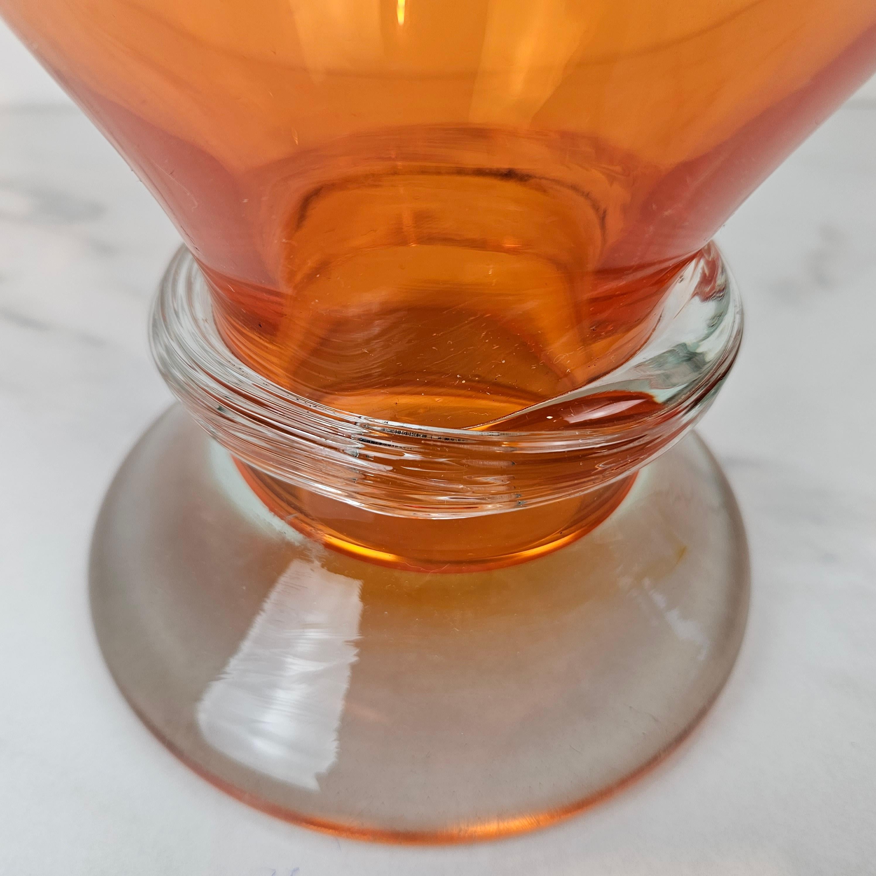 Vetro soffiato Vaso di vetro italiano arancione molto grande con Dot gialli in vendita