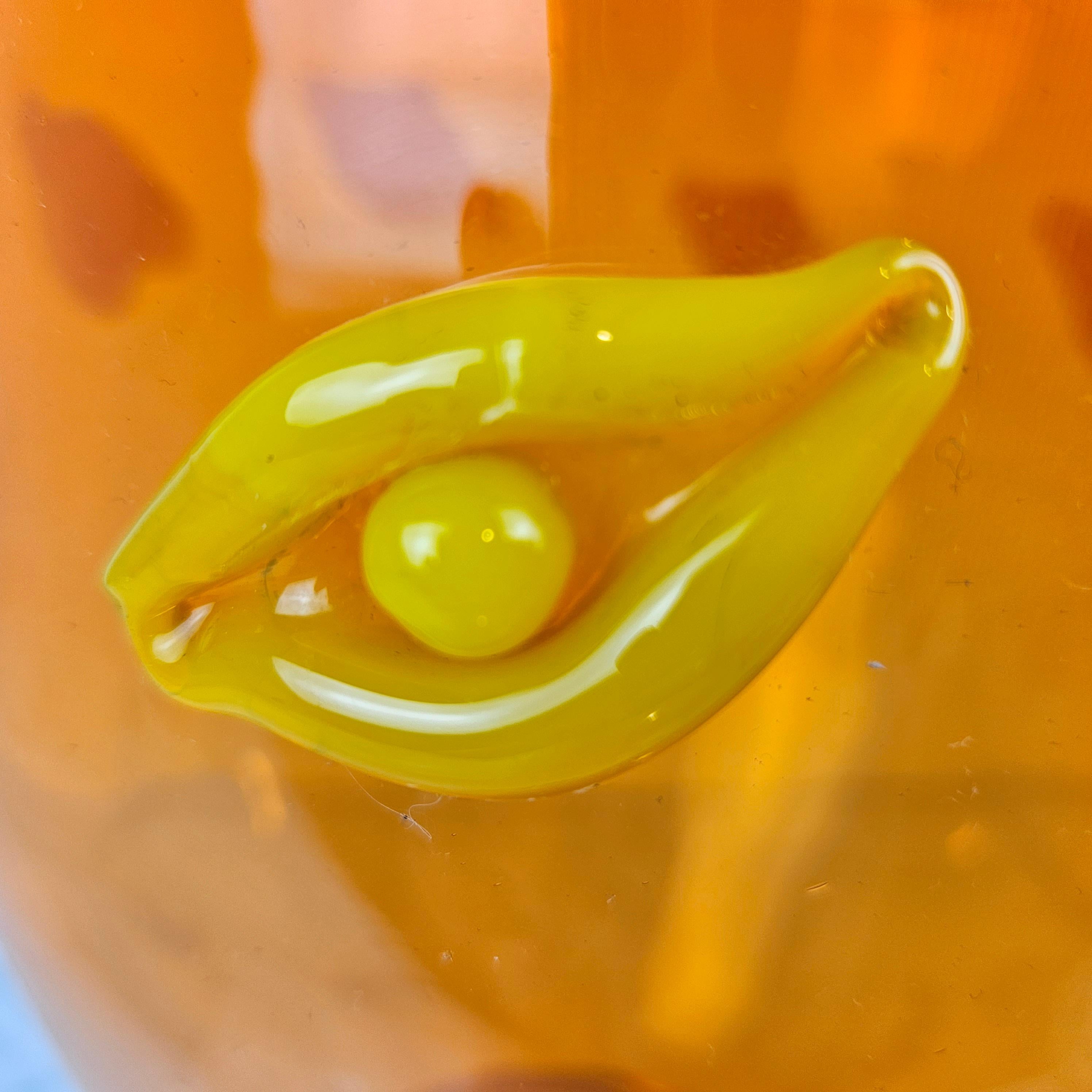 Vaso di vetro italiano arancione molto grande con Dot gialli in vendita 1