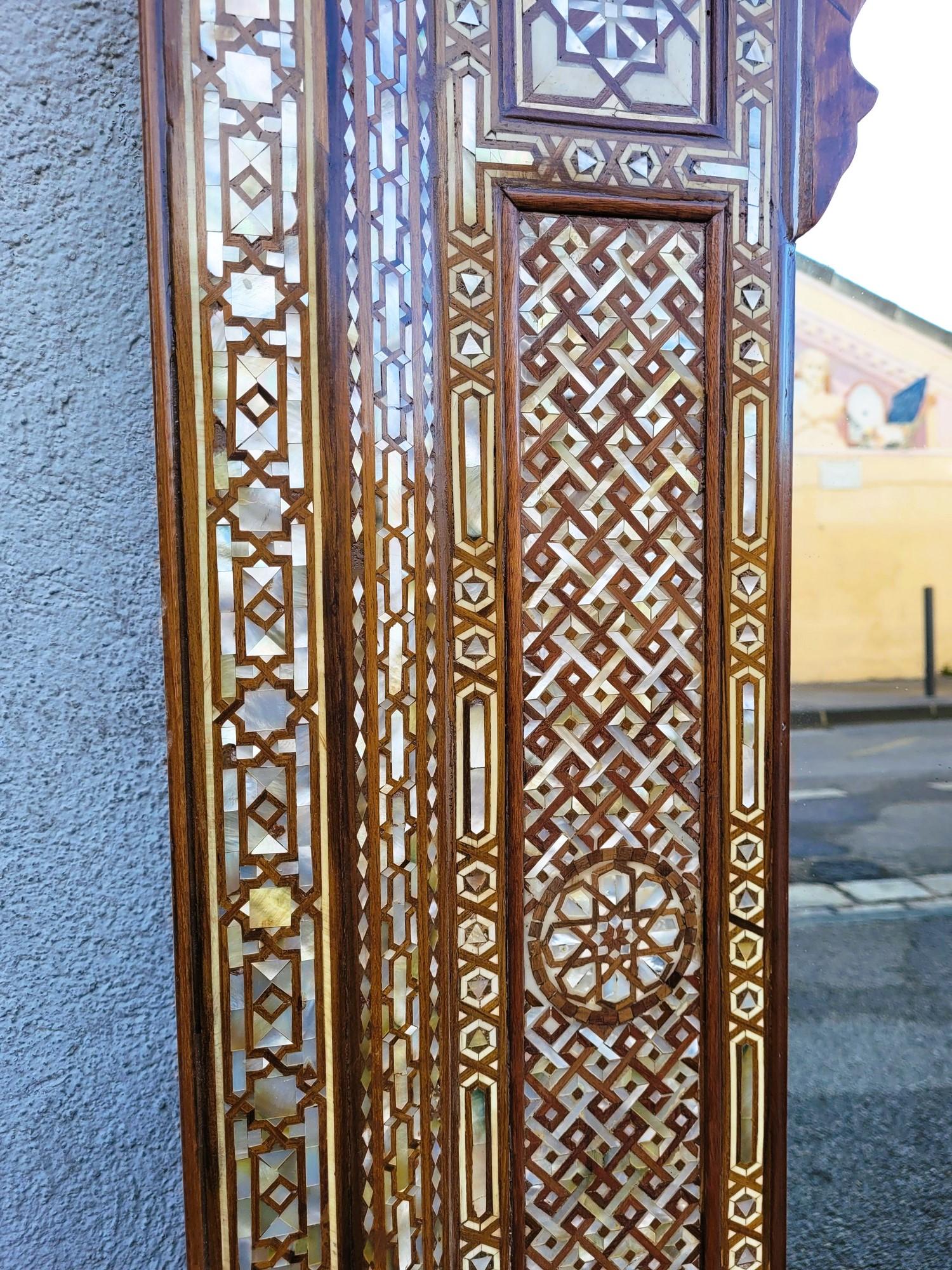 Très grand miroir oriental en marqueterie, 20ème siècle en vente 3