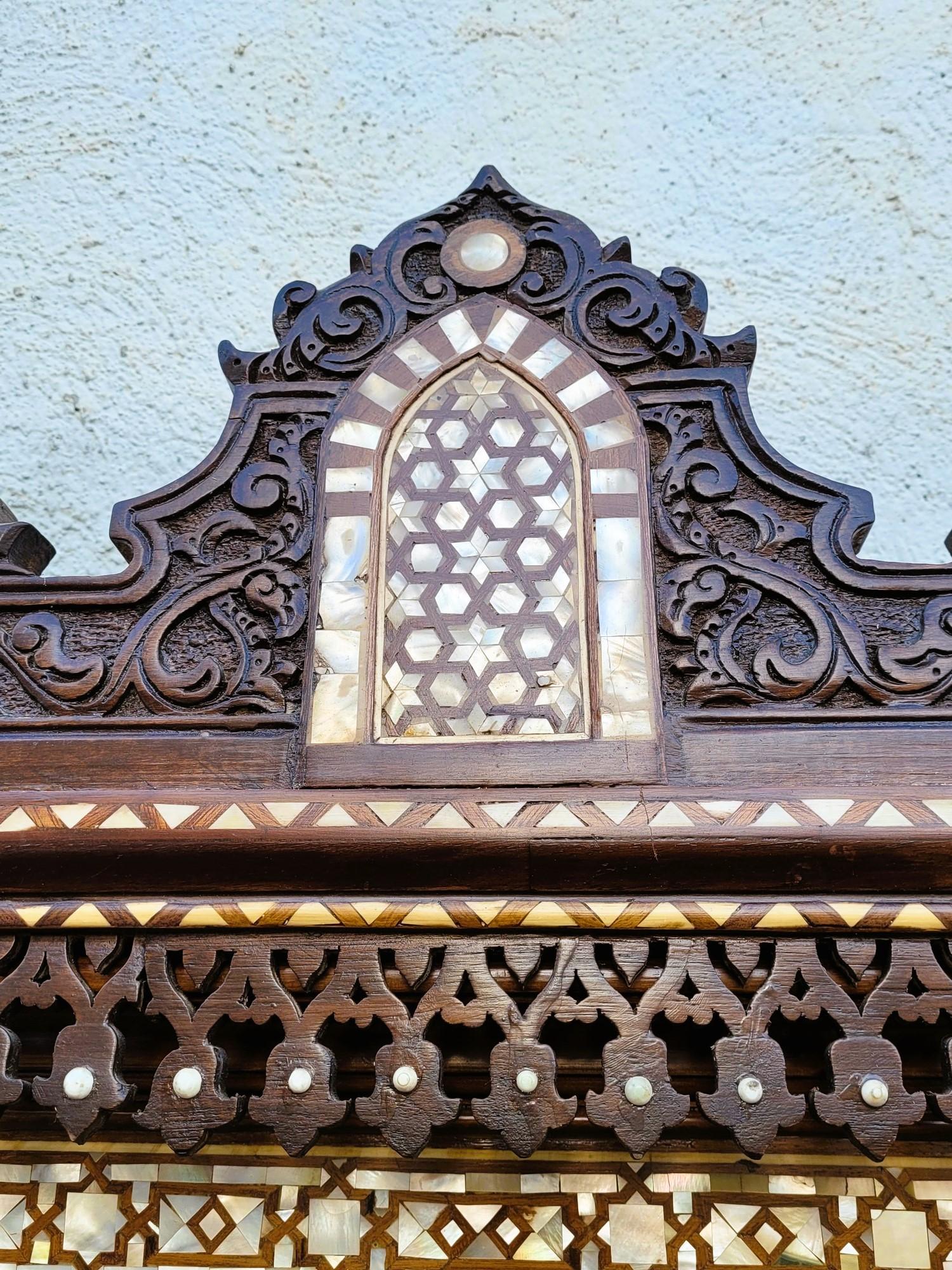 Mauresque Très grand miroir oriental en marqueterie, 20ème siècle en vente