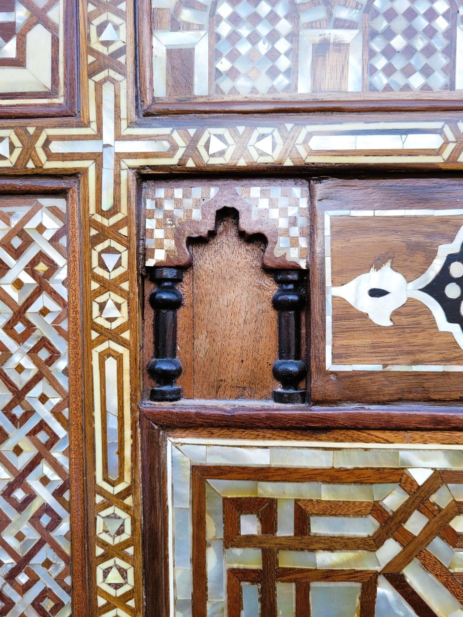 20ième siècle Très grand miroir oriental en marqueterie, 20ème siècle en vente