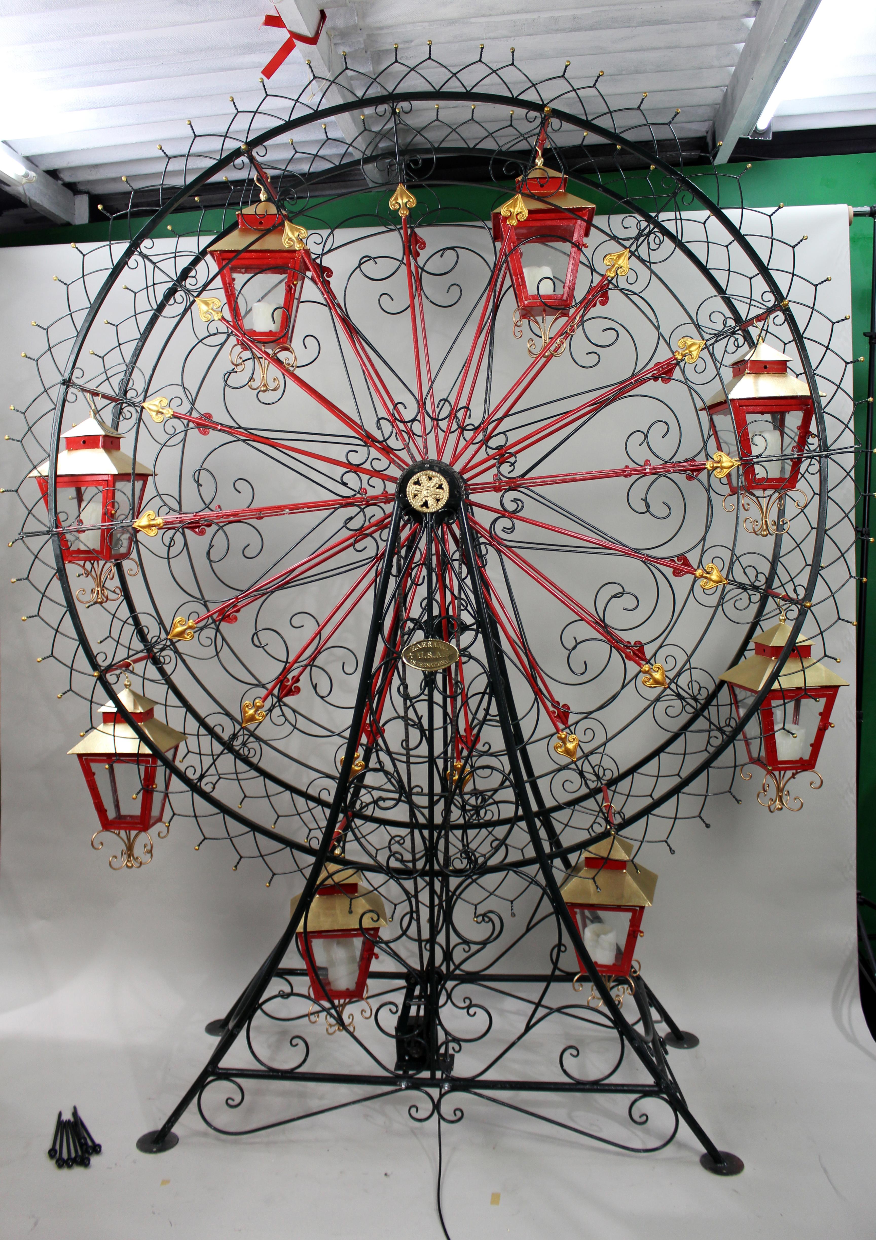 Sehr großes bemaltes und vergoldetes Metall-Riesenrad mit Laternen, von Klaer Lloyd, U.S.A.

Ein sehr dekoratives und ungewöhnliches drehendes Vintage-Riesenrad aus geschmiedetem und gepresstem Metall mit verschnörkeltem Schnörkelwerk und zwölf