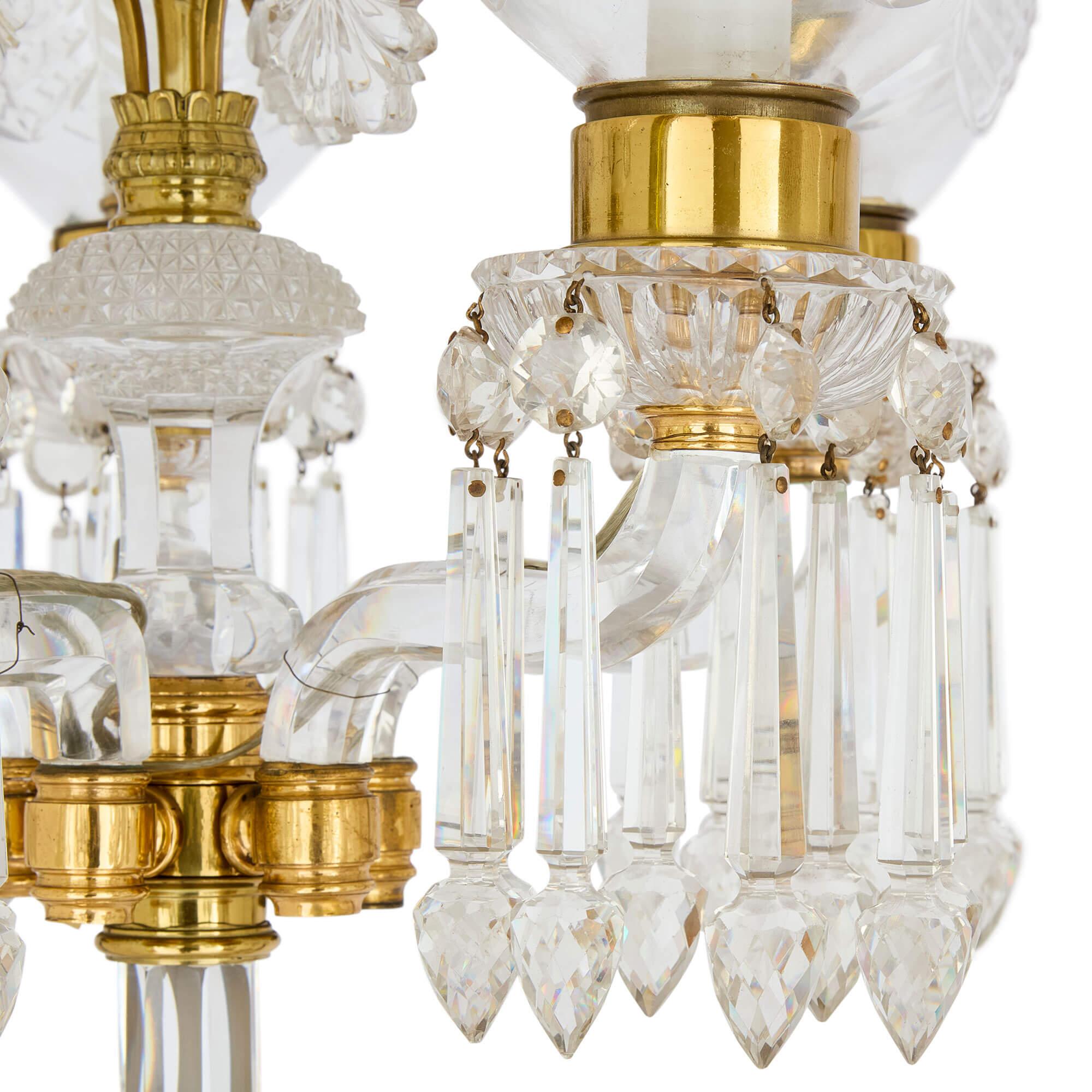 Belle Époque Très grande paire d'anciens candélabres anglais en métal doré et cristal taillé Osler en vente