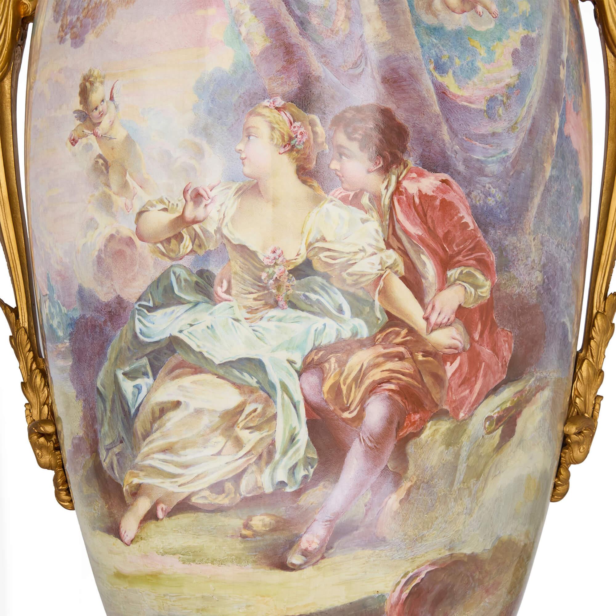 Calco Coppia molto grande di vasi in porcellana Ormolu in stile Antique French Sèvres in vendita