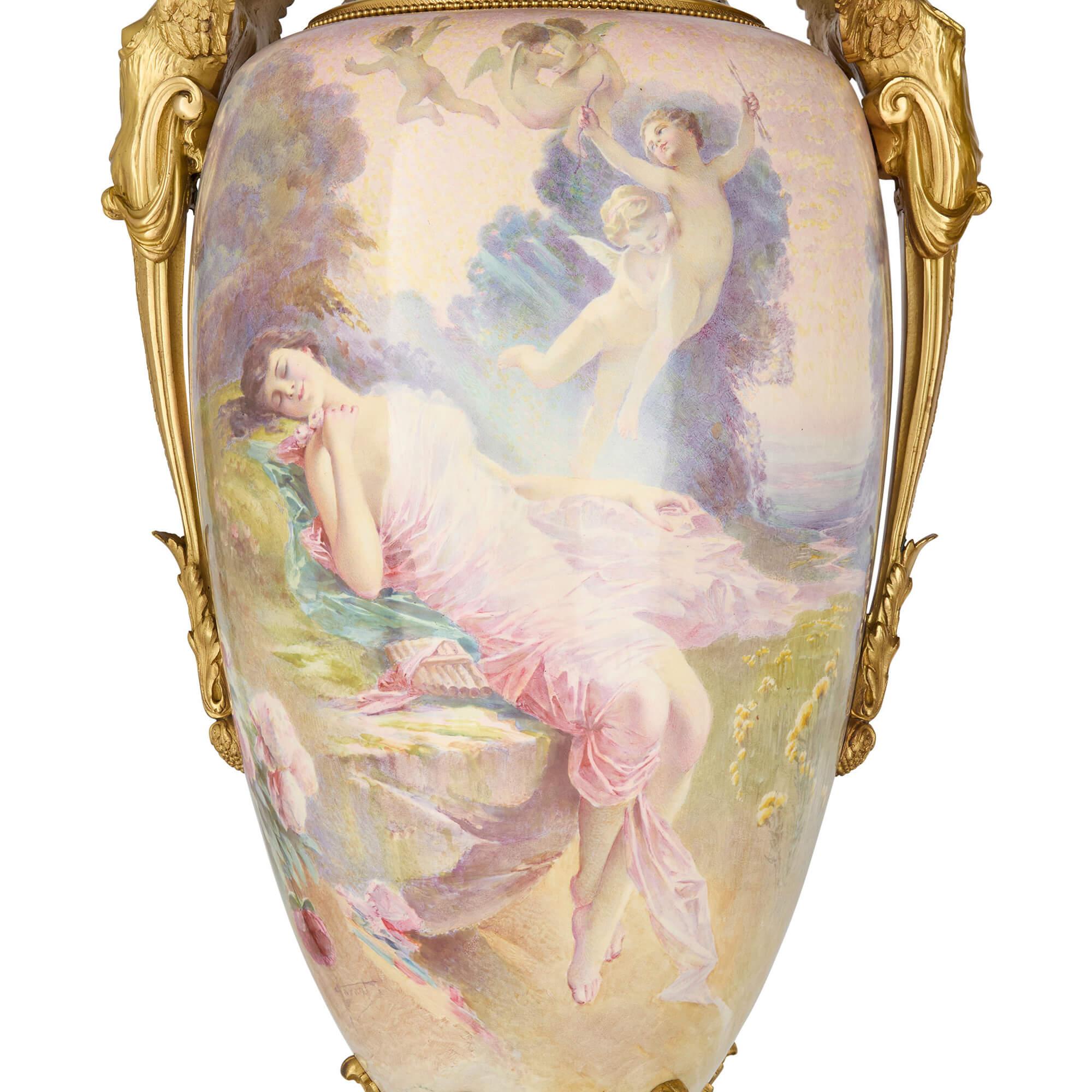 Néoclassique Très grande paire de vases anciens en porcelaine peinte de style Rococo et de style Sèvres en bronze doré en vente