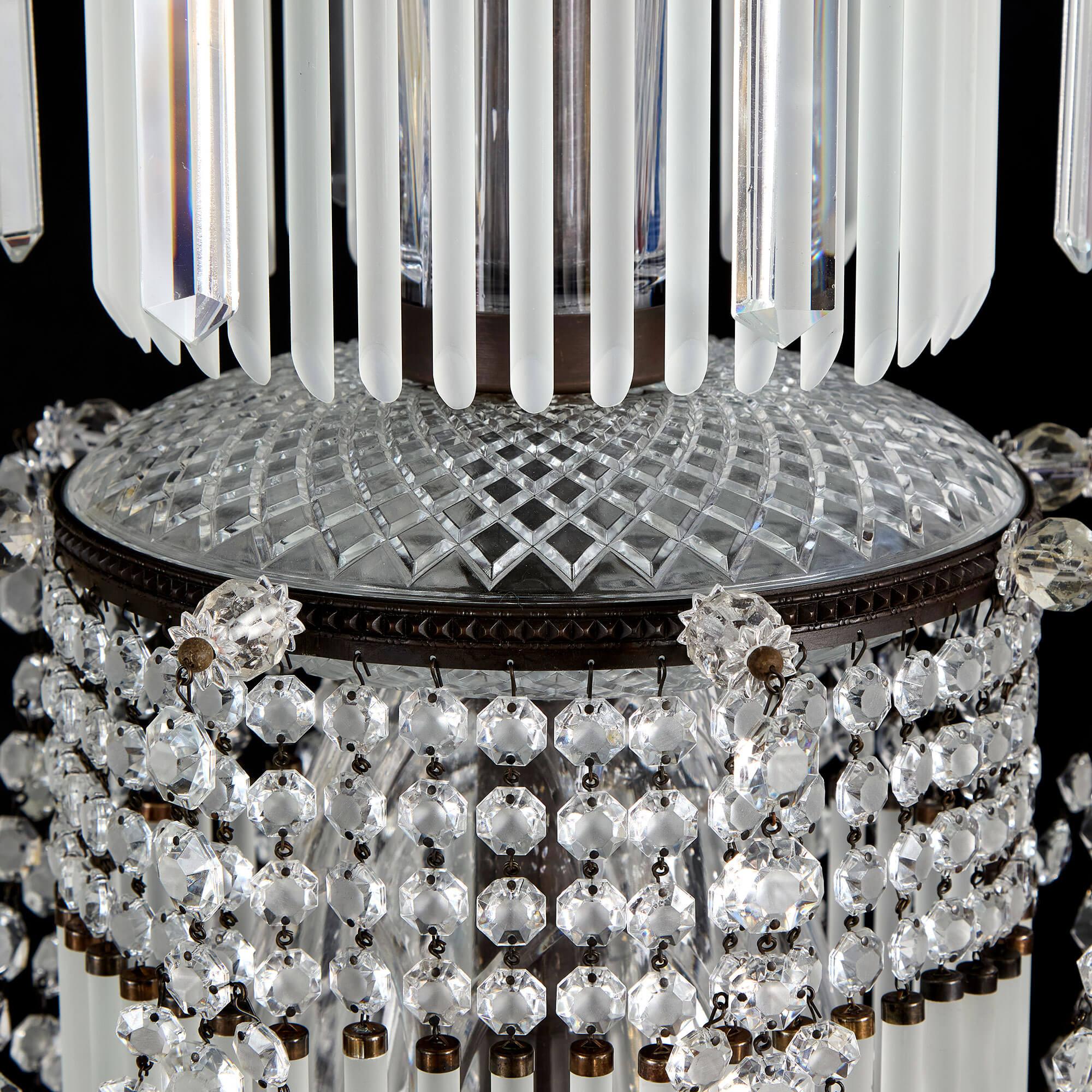 XX secolo Coppia molto grande di candelabri in vetro smerigliato tagliato di Boemia e marmo chiaro bianco in vendita