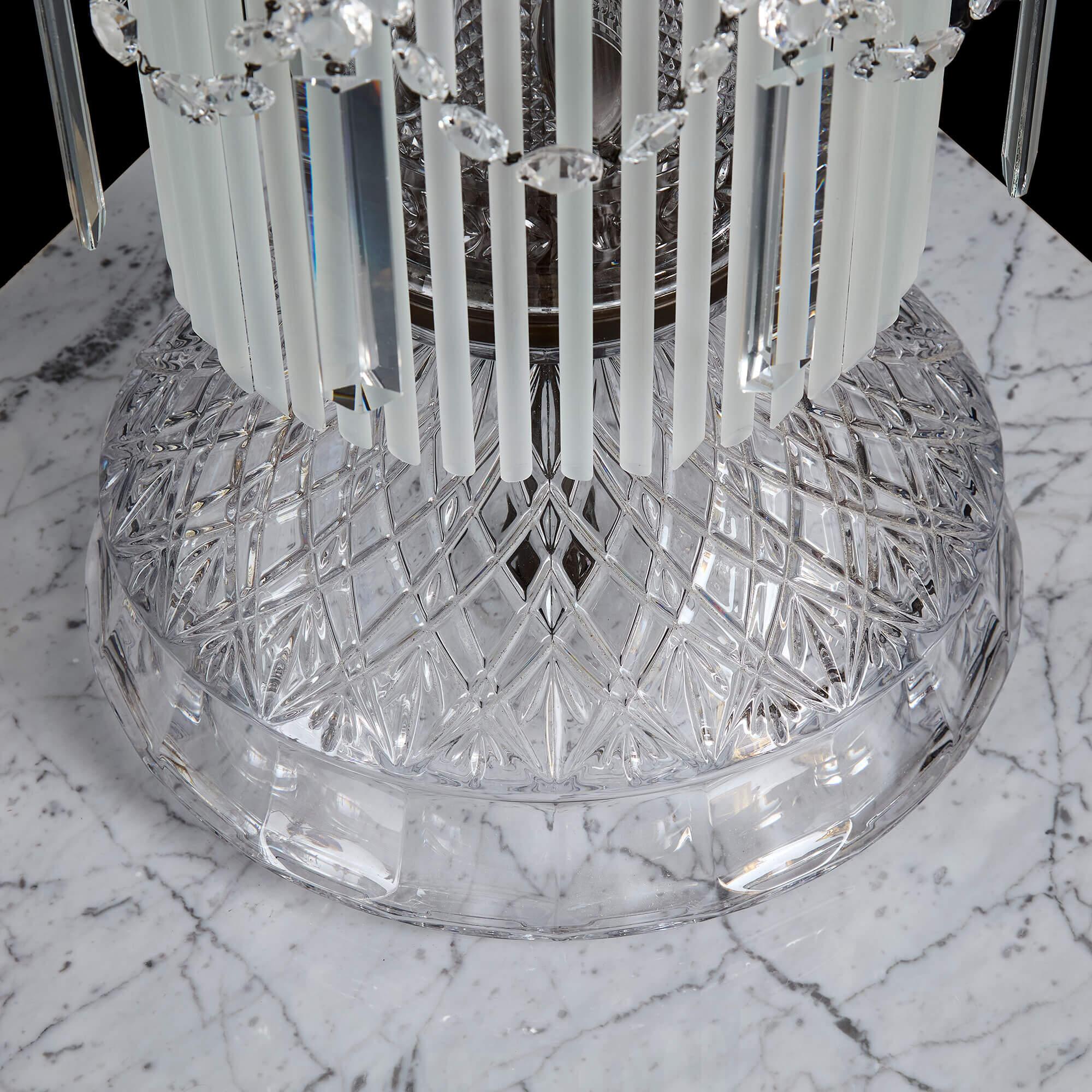 Coppia molto grande di candelabri in vetro smerigliato tagliato di Boemia e marmo chiaro bianco in vendita 2