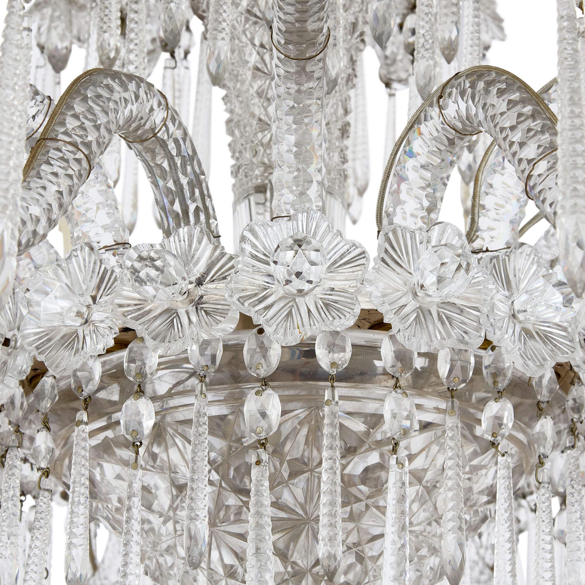 Coppia molto grande di candelabri da terra in cristallo francese Baccarat In condizioni buone in vendita a London, GB