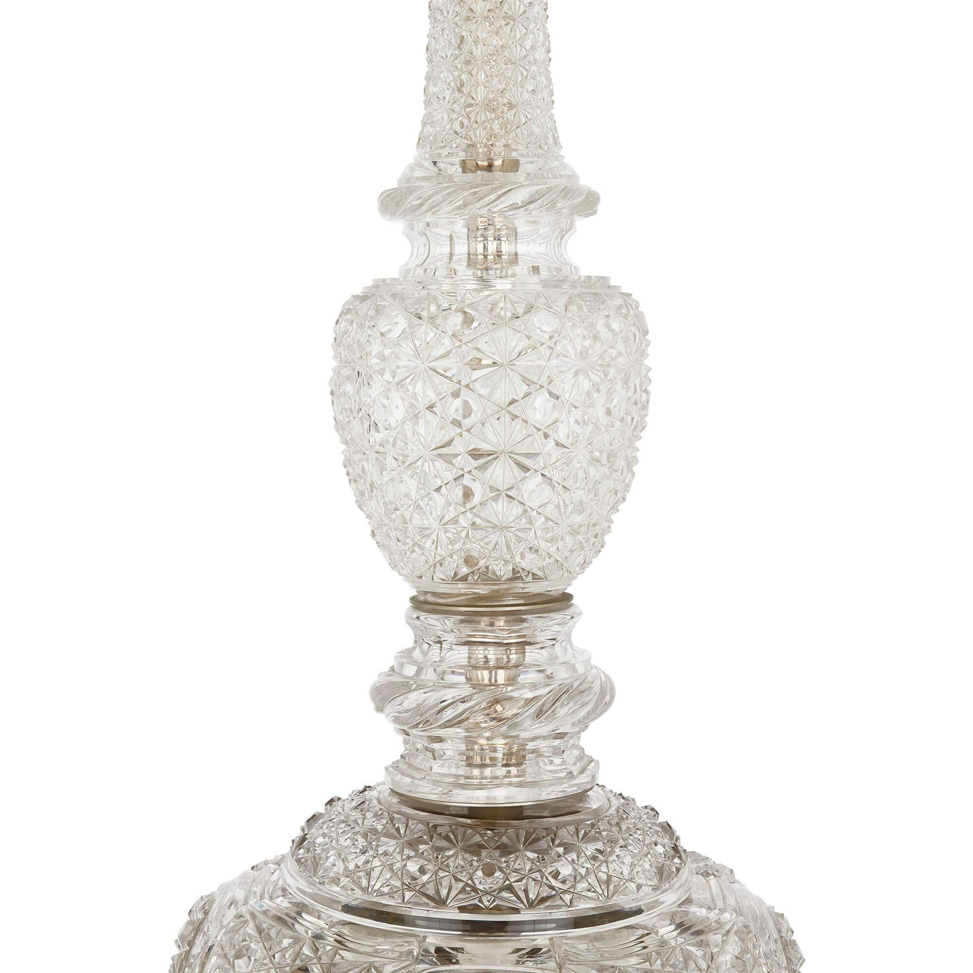 Coppia molto grande di candelabri da terra in cristallo francese Baccarat in vendita 2