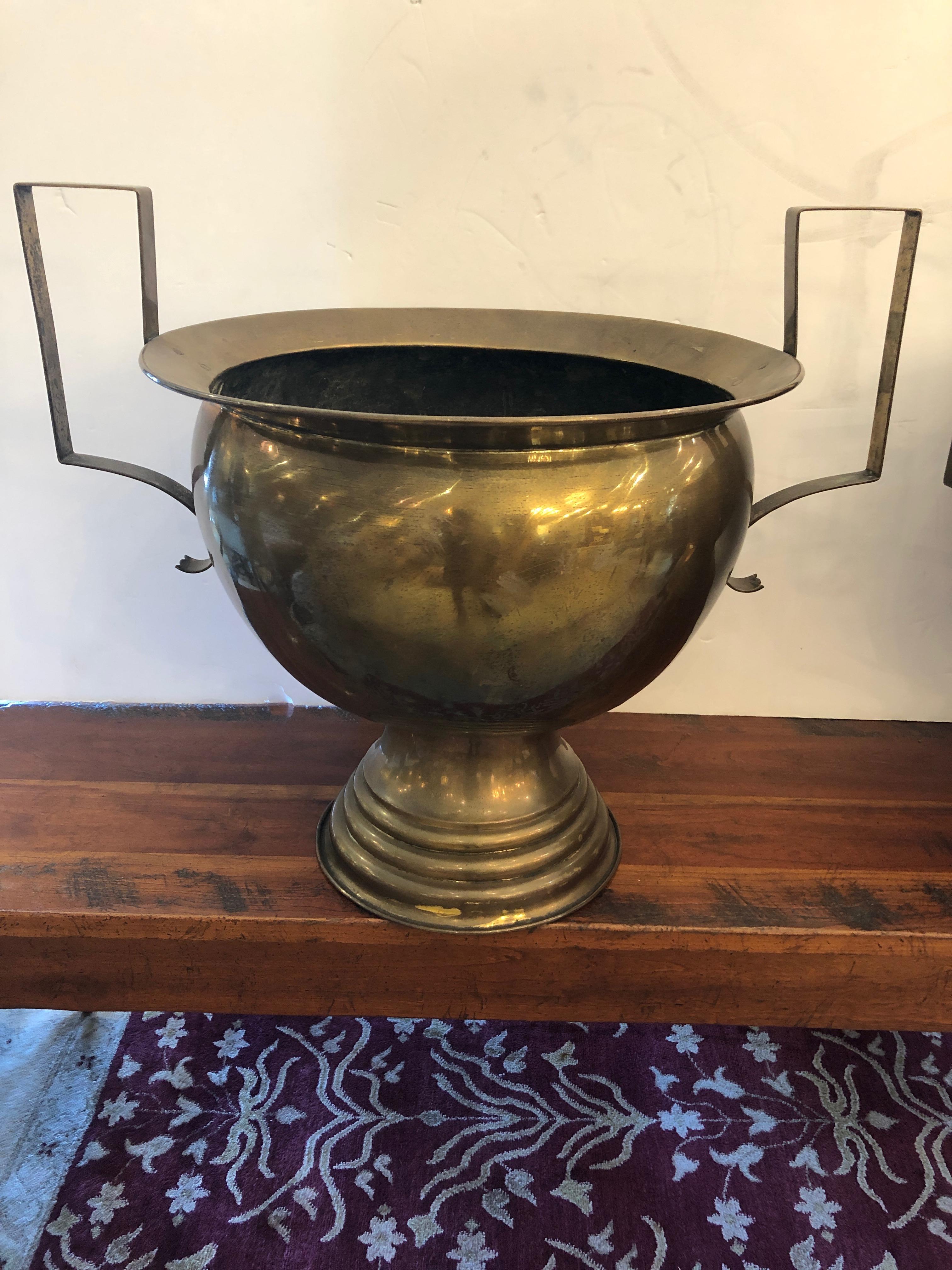 Very Large Pair of 19th Century French Brass Planters Urns or Centerpieces In Excellent Condition In Hopewell, NJ