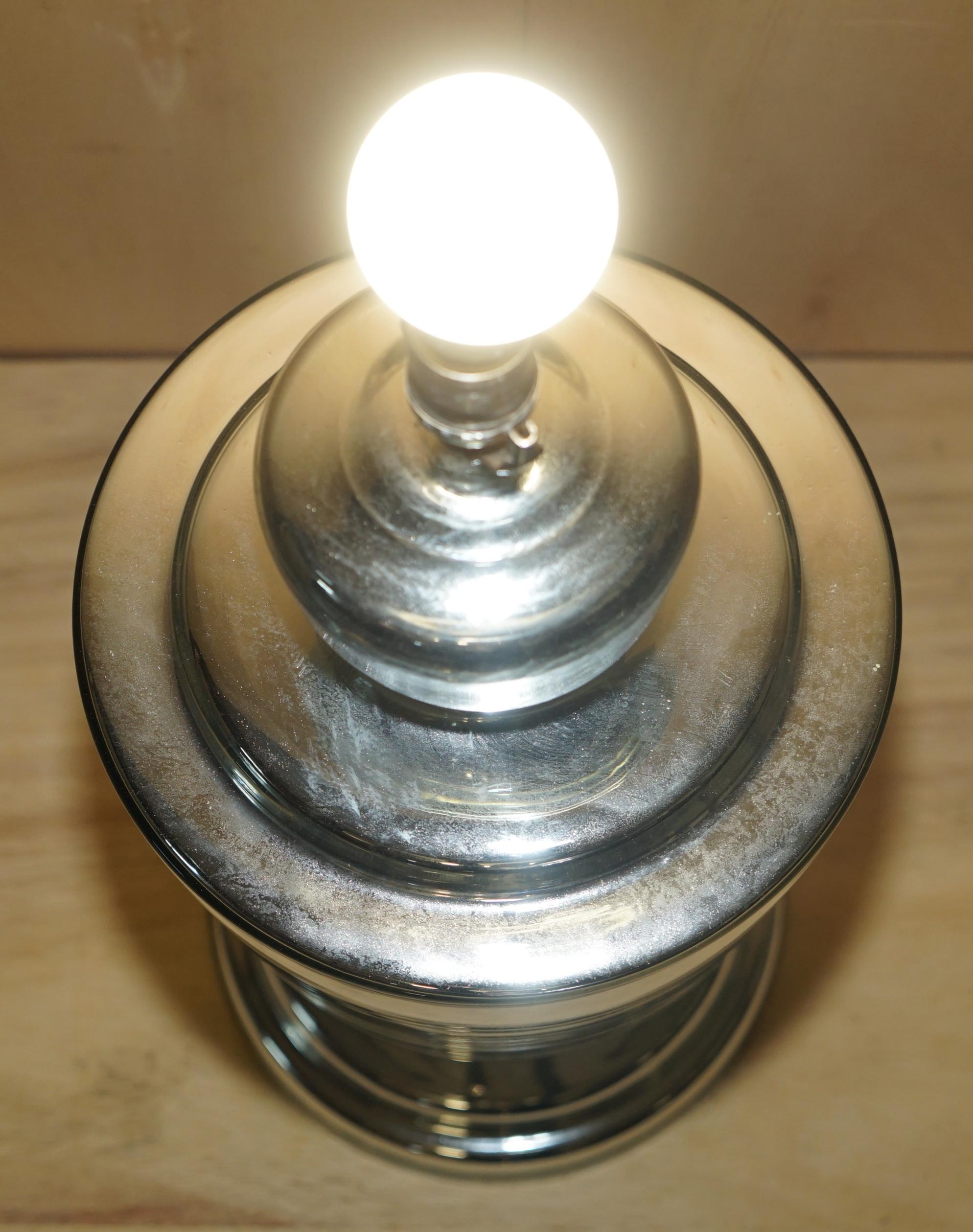 Très grande paire de lampes-urnes en verre renard en forme d'urne entièrement restaurées en vente 2