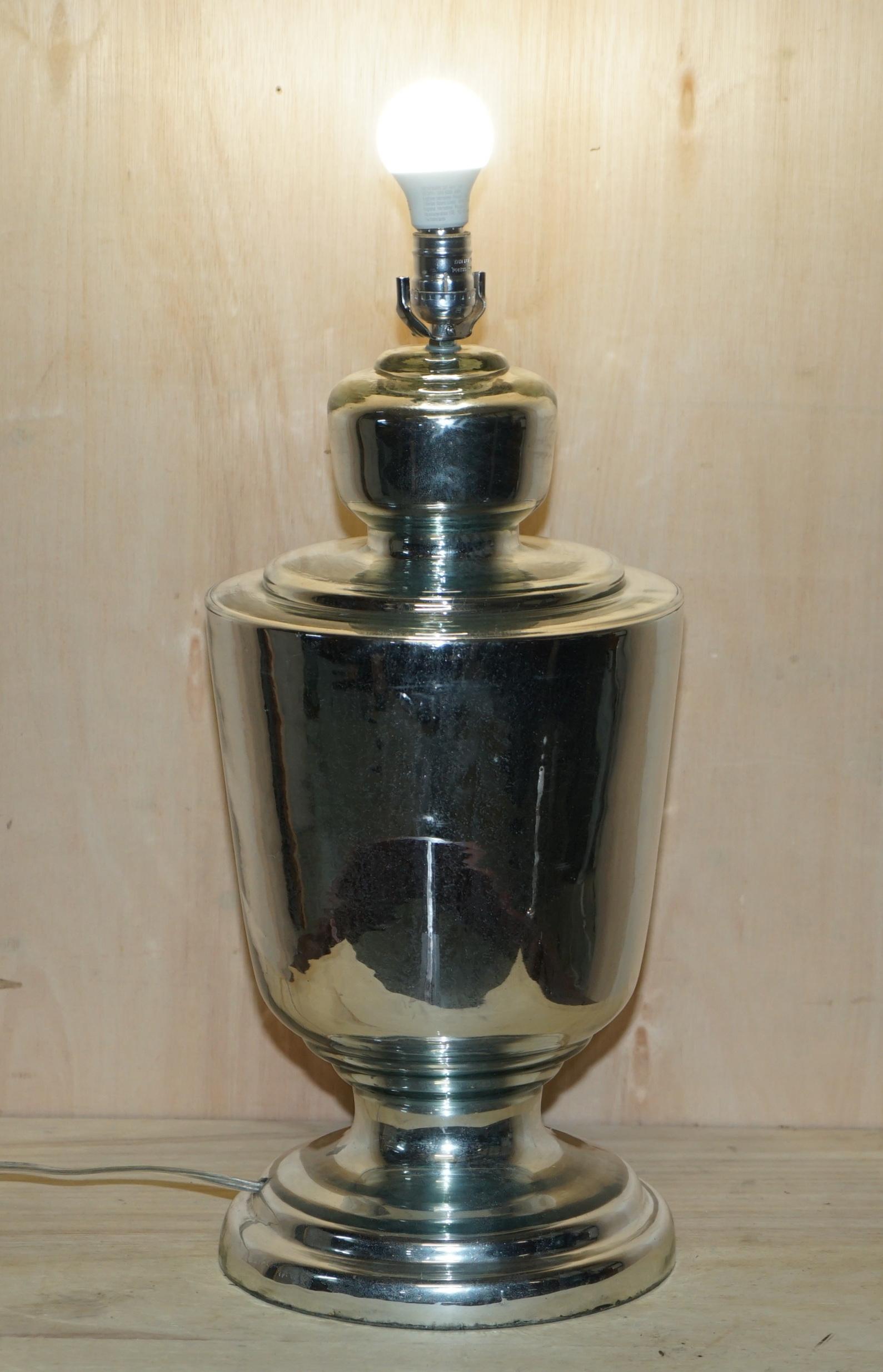 Verre de Murano Très grande paire de lampes-urnes en verre renard en forme d'urne entièrement restaurées en vente
