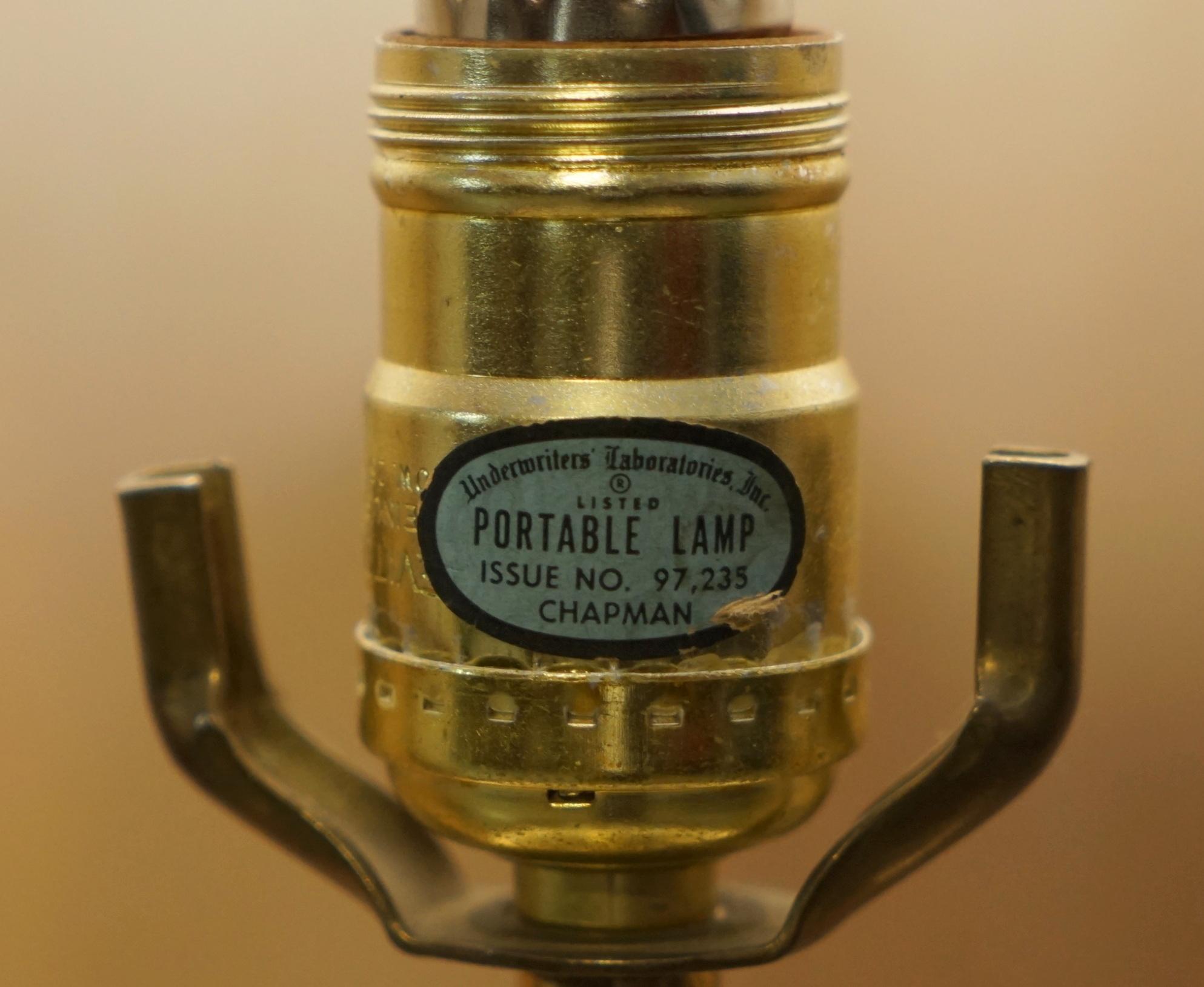 Très grande paire de lampes de bureau en laiton en forme de phare en verre vintage entièrement restaurées en vente 4