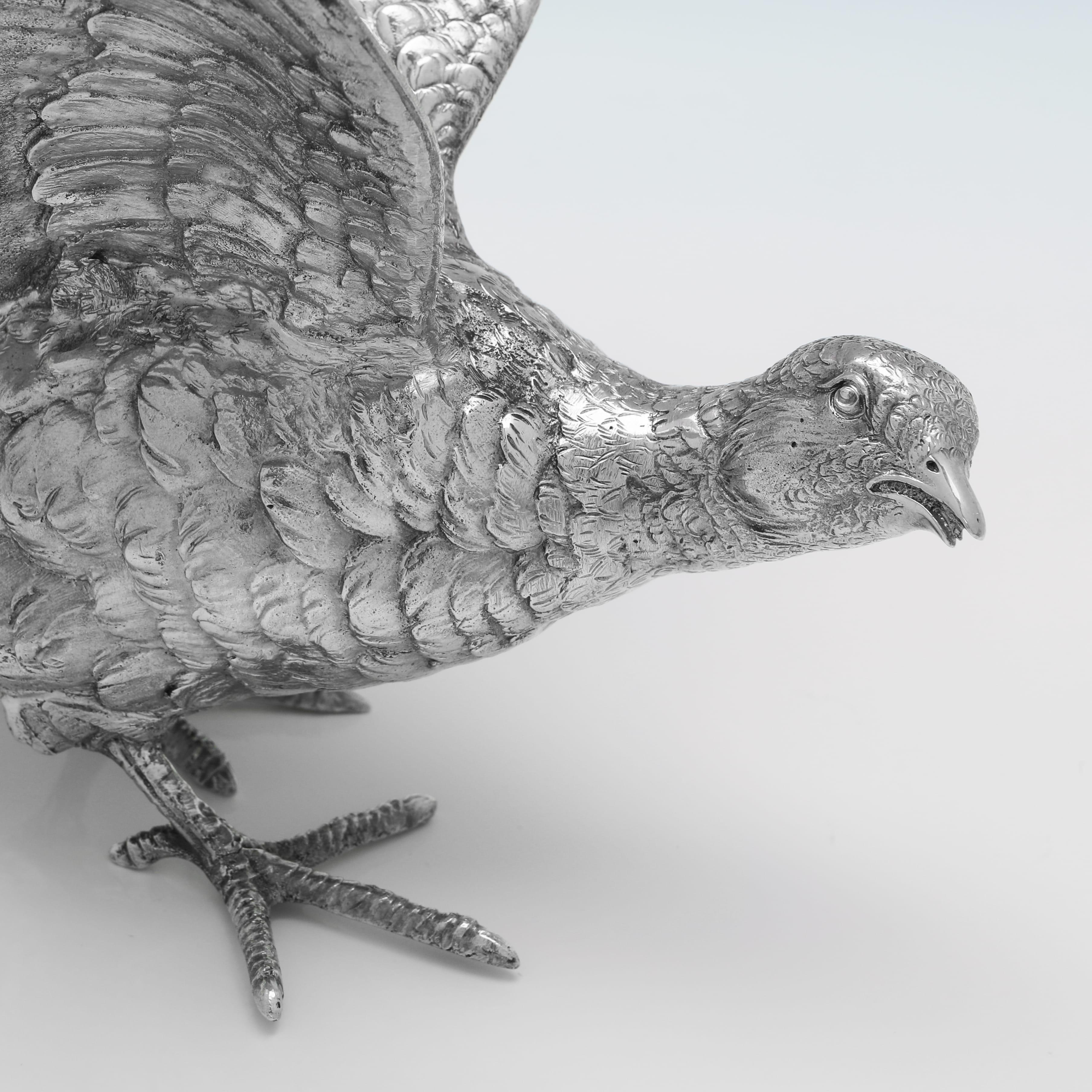 Fine XX secolo Coppia molto grande di fagiani in argento sterling realizzati da Garrards a Londra 1973 in vendita