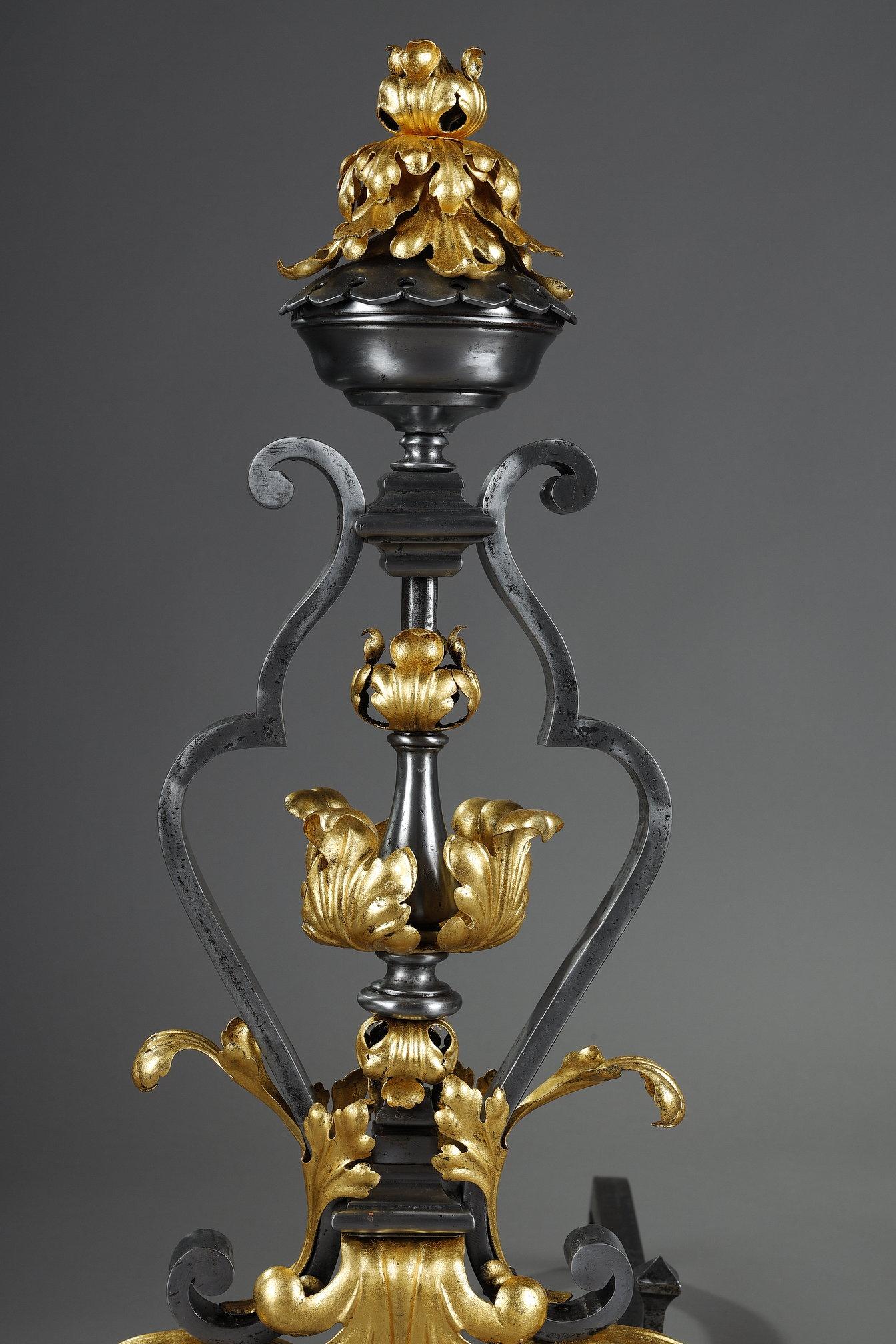Coppia molto grande di candelabri in ferro battuto in vendita 4