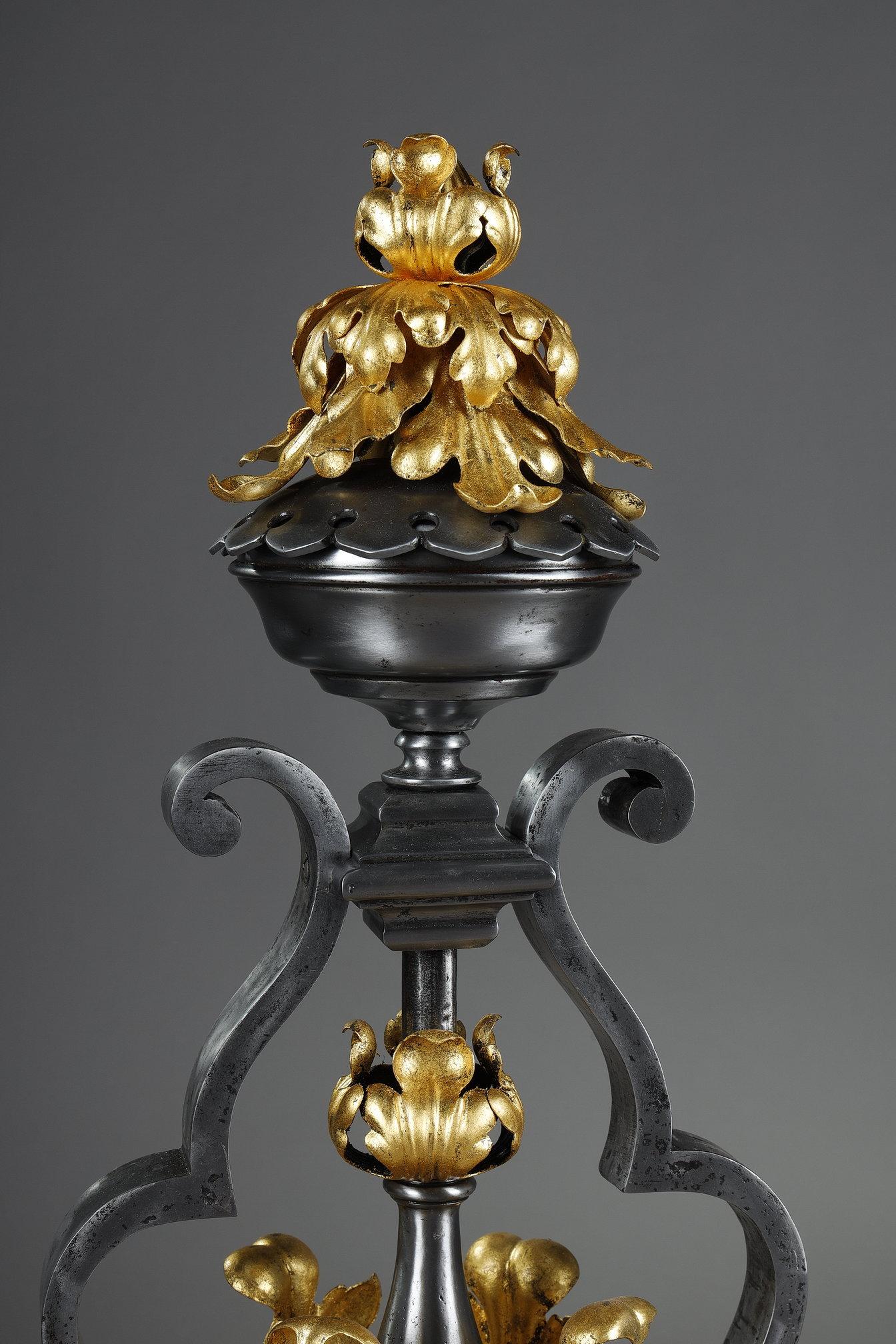 Coppia molto grande di candelabri in ferro battuto in vendita 5