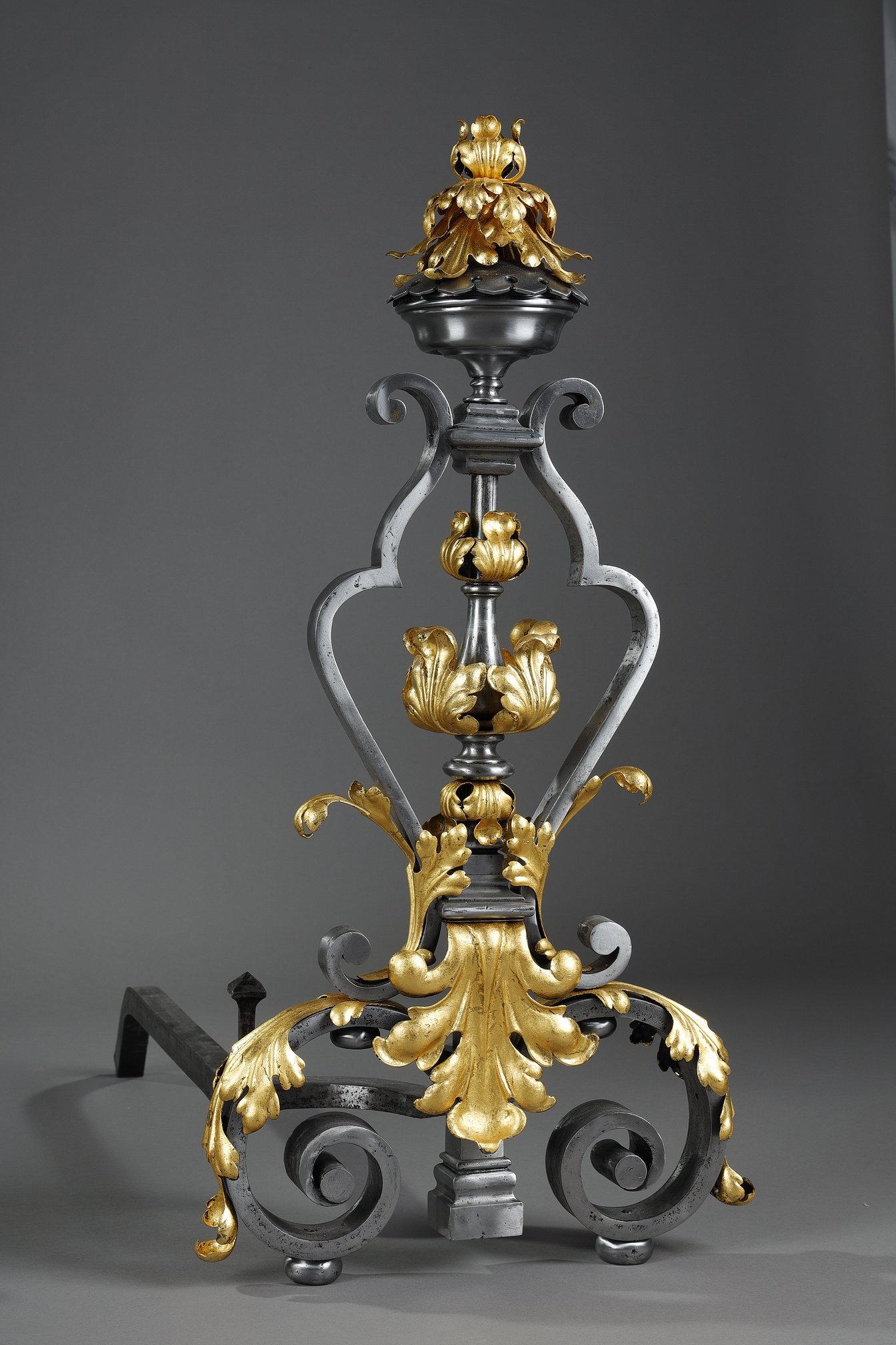 Ferro battuto Coppia molto grande di candelabri in ferro battuto in vendita