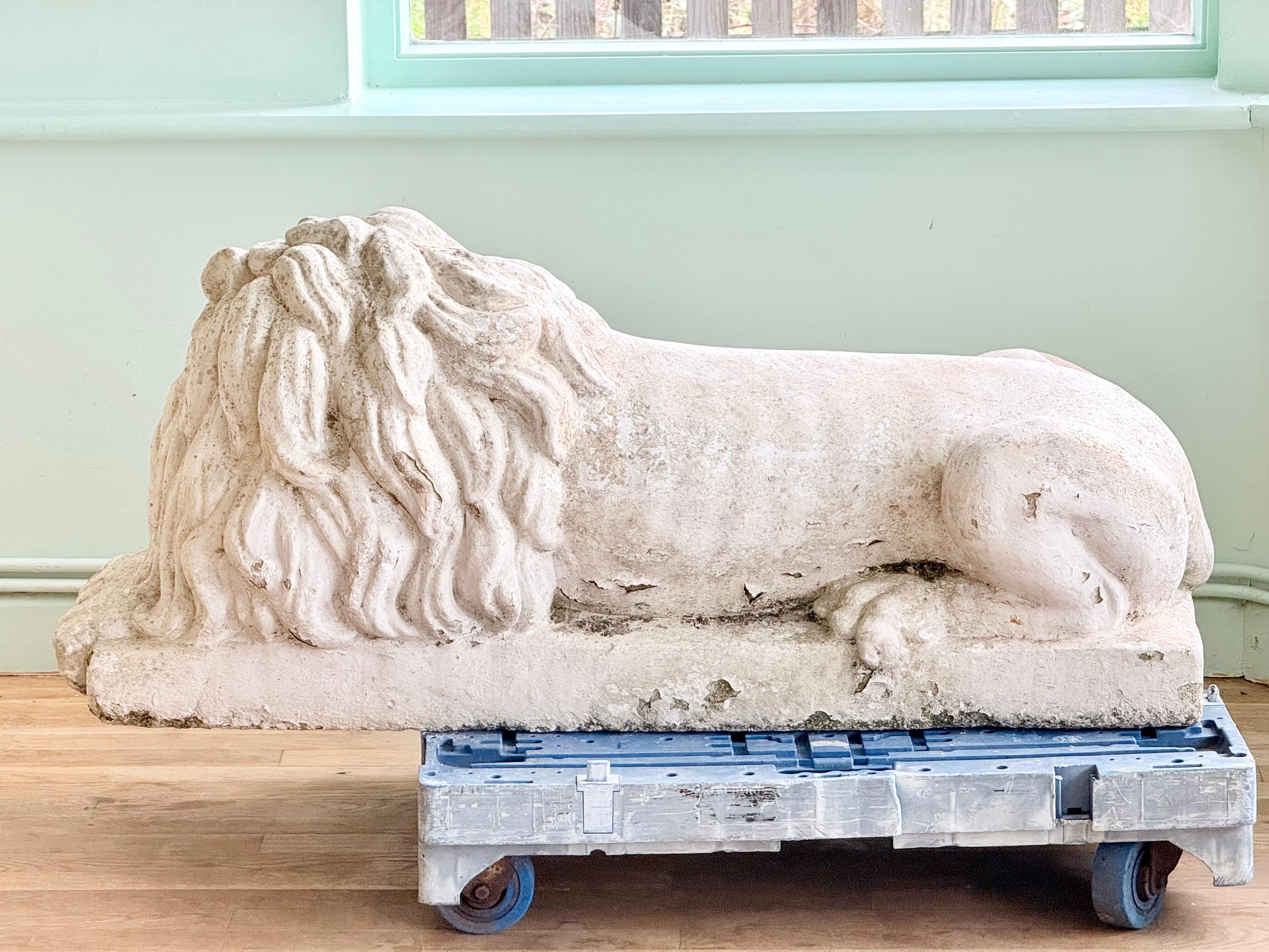 Coppia molto grande di leoni in pietra fusa dipinti dopo Antonio Canova (1757-1822) in vendita 10
