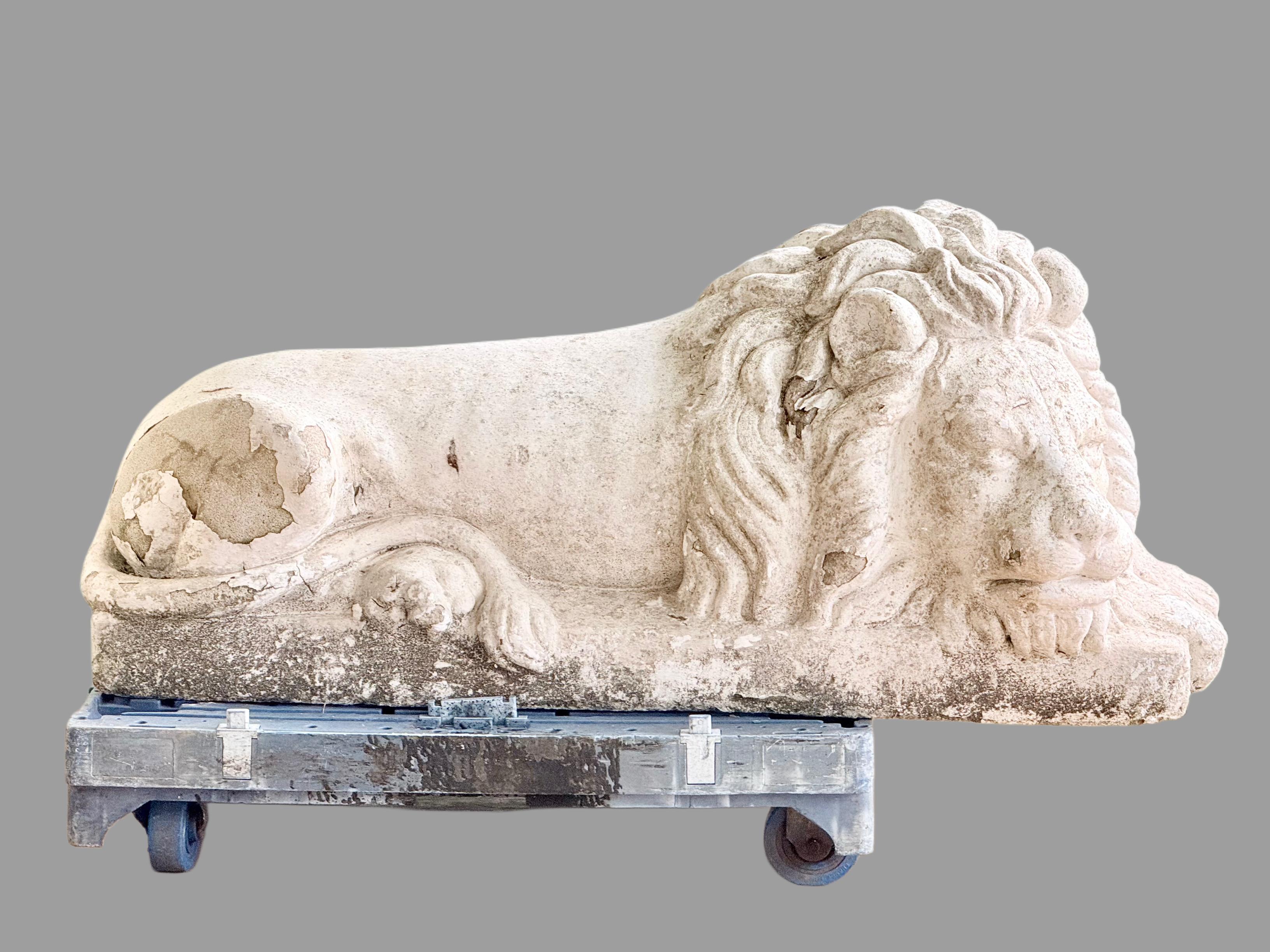 Sconosciuto Coppia molto grande di leoni in pietra fusa dipinti dopo Antonio Canova (1757-1822) in vendita