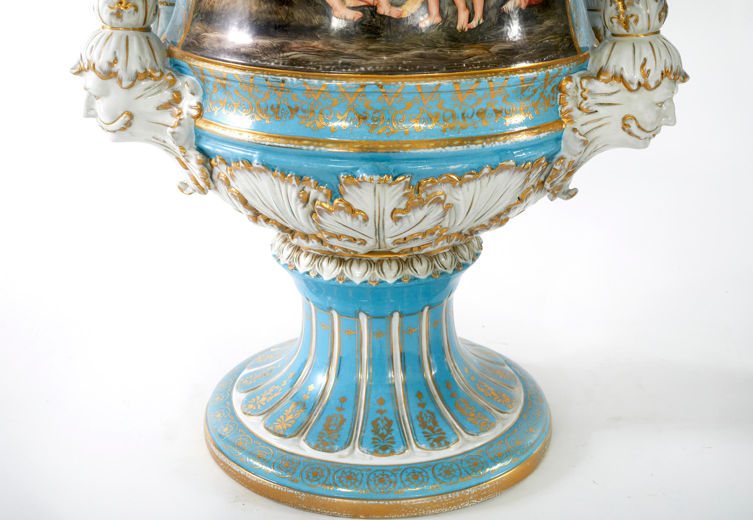 Großes Paar Sevres-Porzellan Campana, Paar (Gold) im Angebot