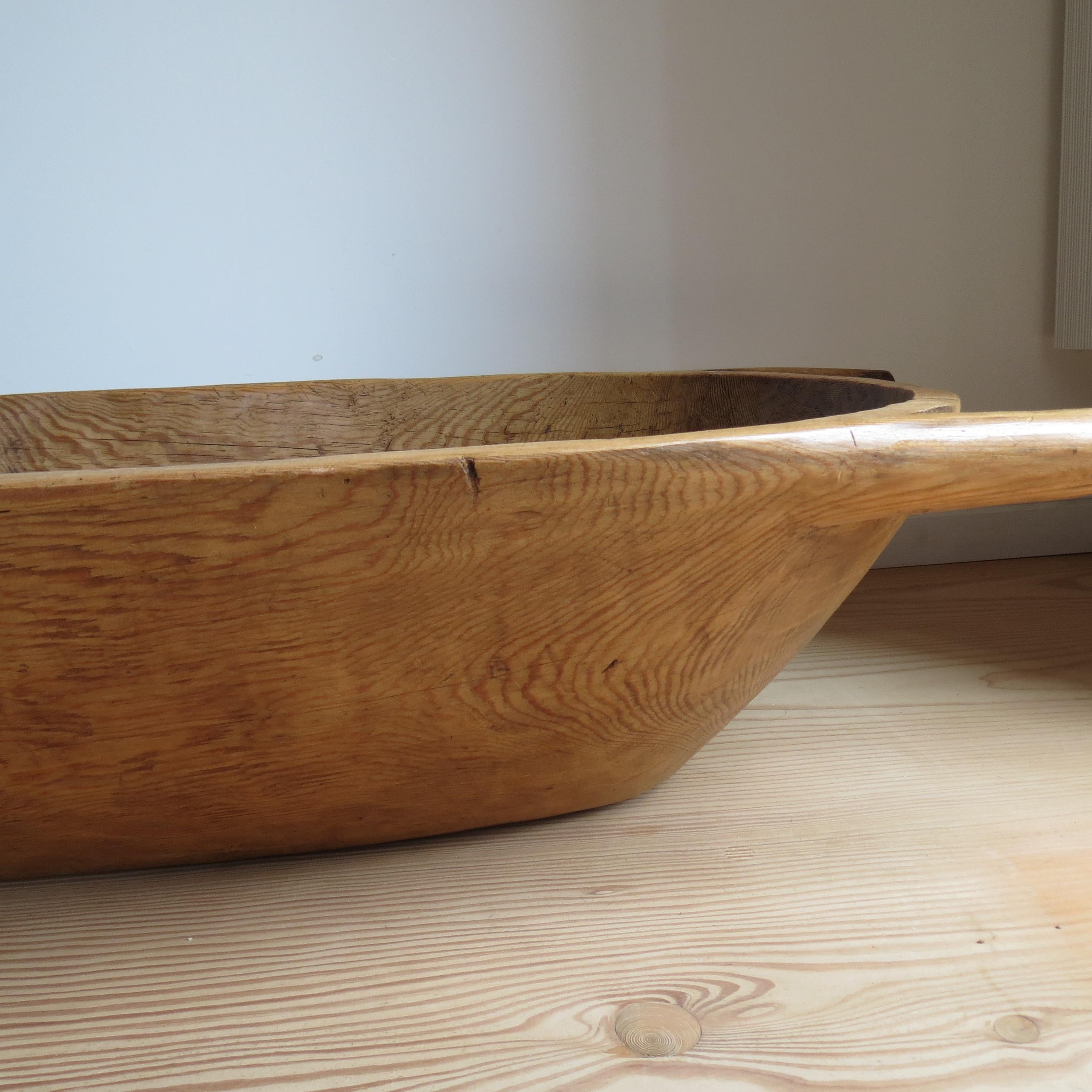 Very Large Pine Trug Wooden Rustic Bowl with Handles Wabi Sabi Style For Sale 7