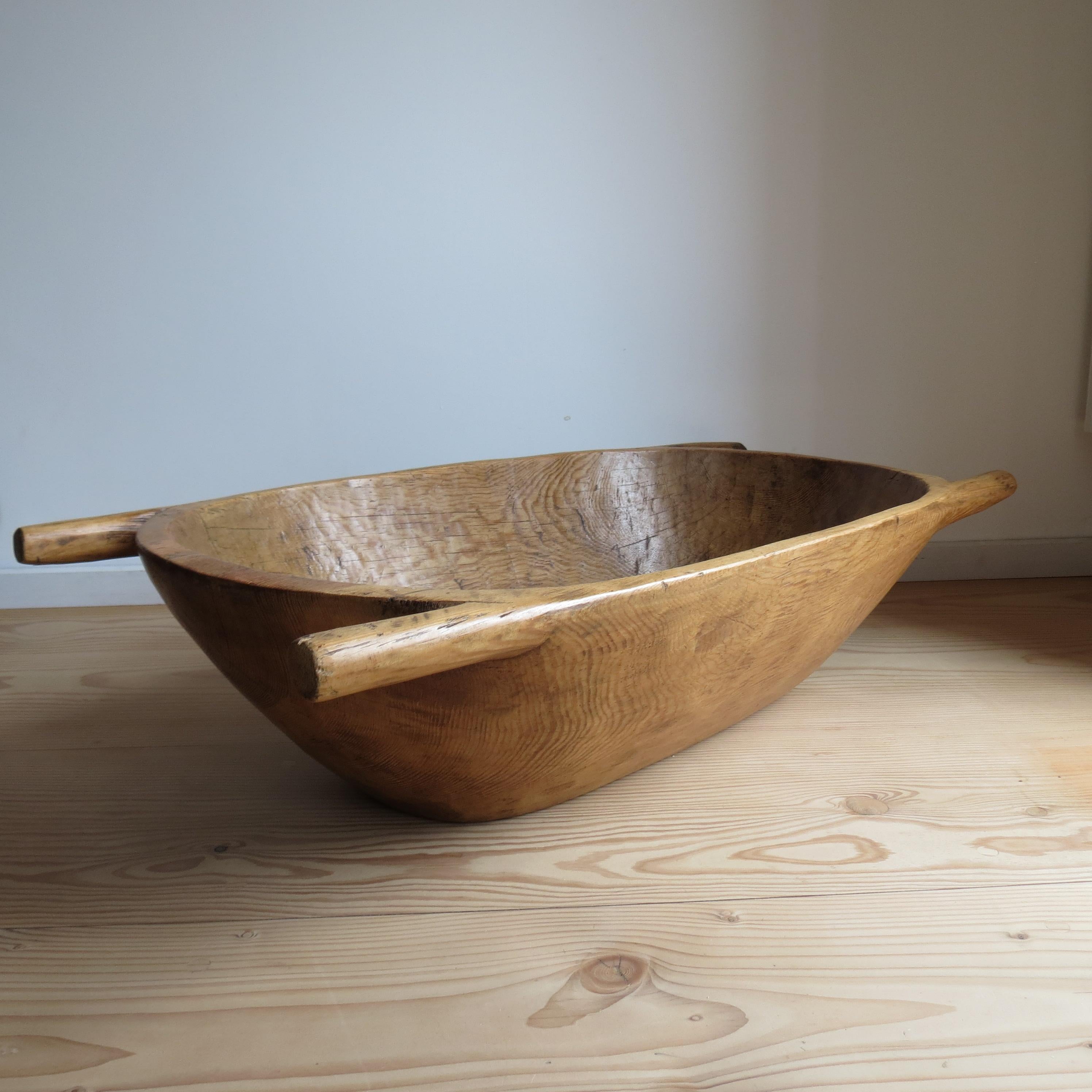Very Large Pine Trug Wooden Rustic Bowl with Handles Wabi Sabi Style For Sale 11