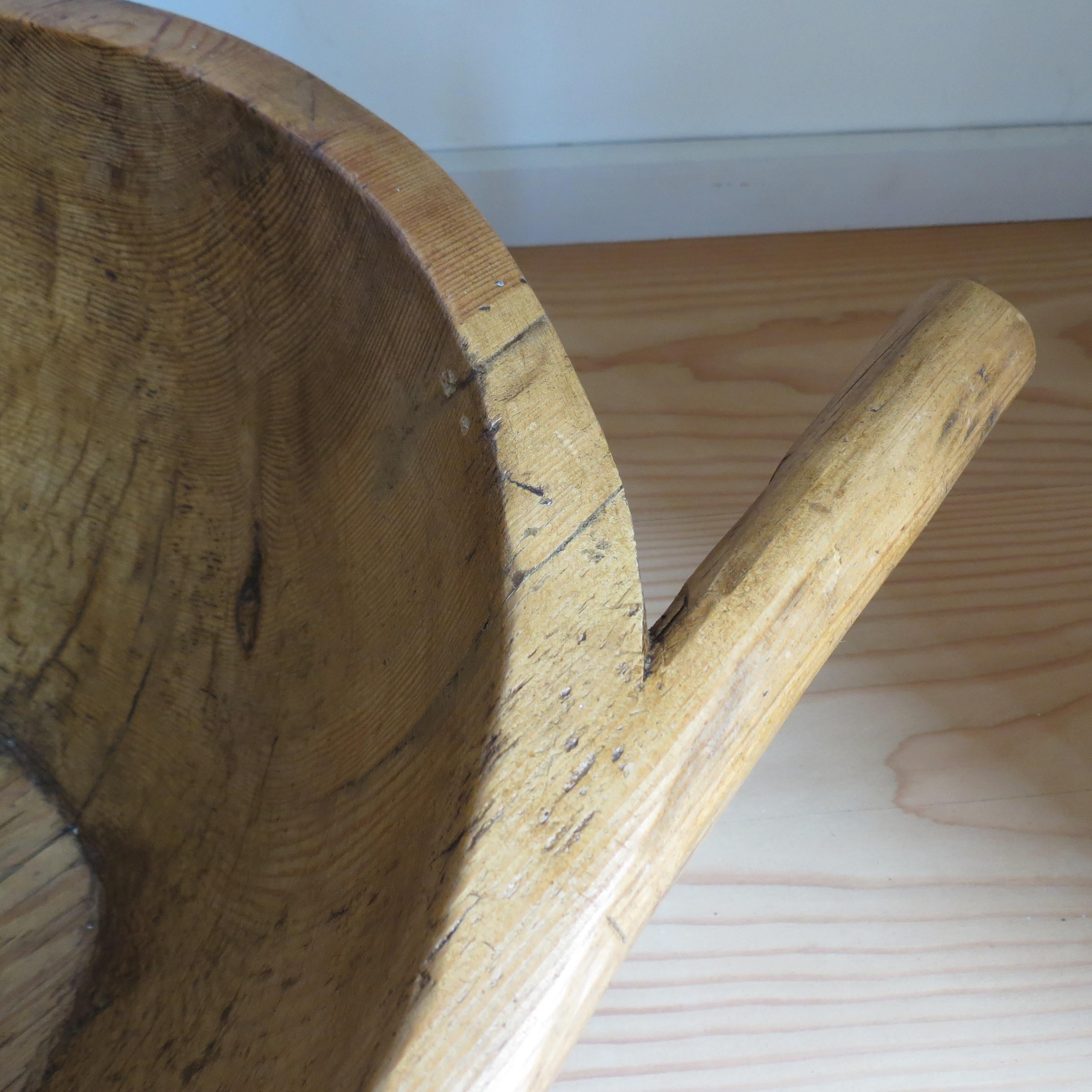 Very Large Pine Trug Wooden Rustic Bowl with Handles Wabi Sabi Style In Good Condition For Sale In Stow on the Wold, GB