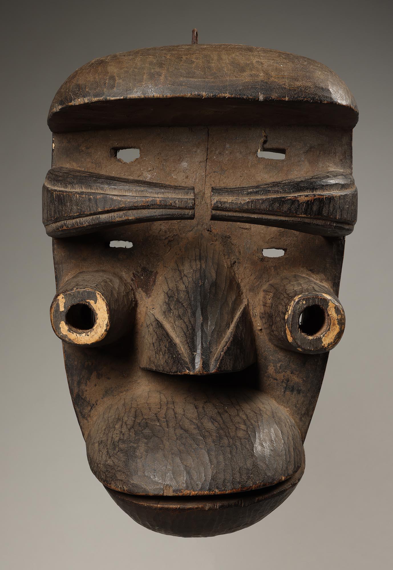 Sculpté à la main Très grand et puissant Dan Guere Nous Masque Yeux Tubulaires Côte d'Ivoire Afrique ex Fearing en vente