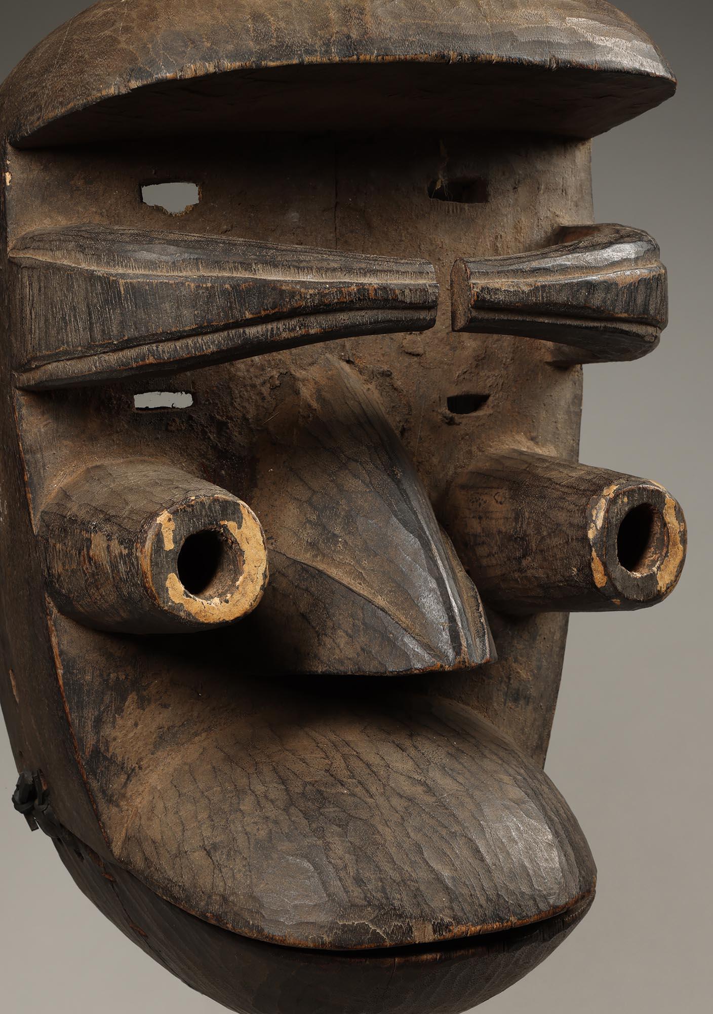 Très grand et puissant Dan Guere Nous Masque Yeux Tubulaires Côte d'Ivoire Afrique ex Fearing en vente 1