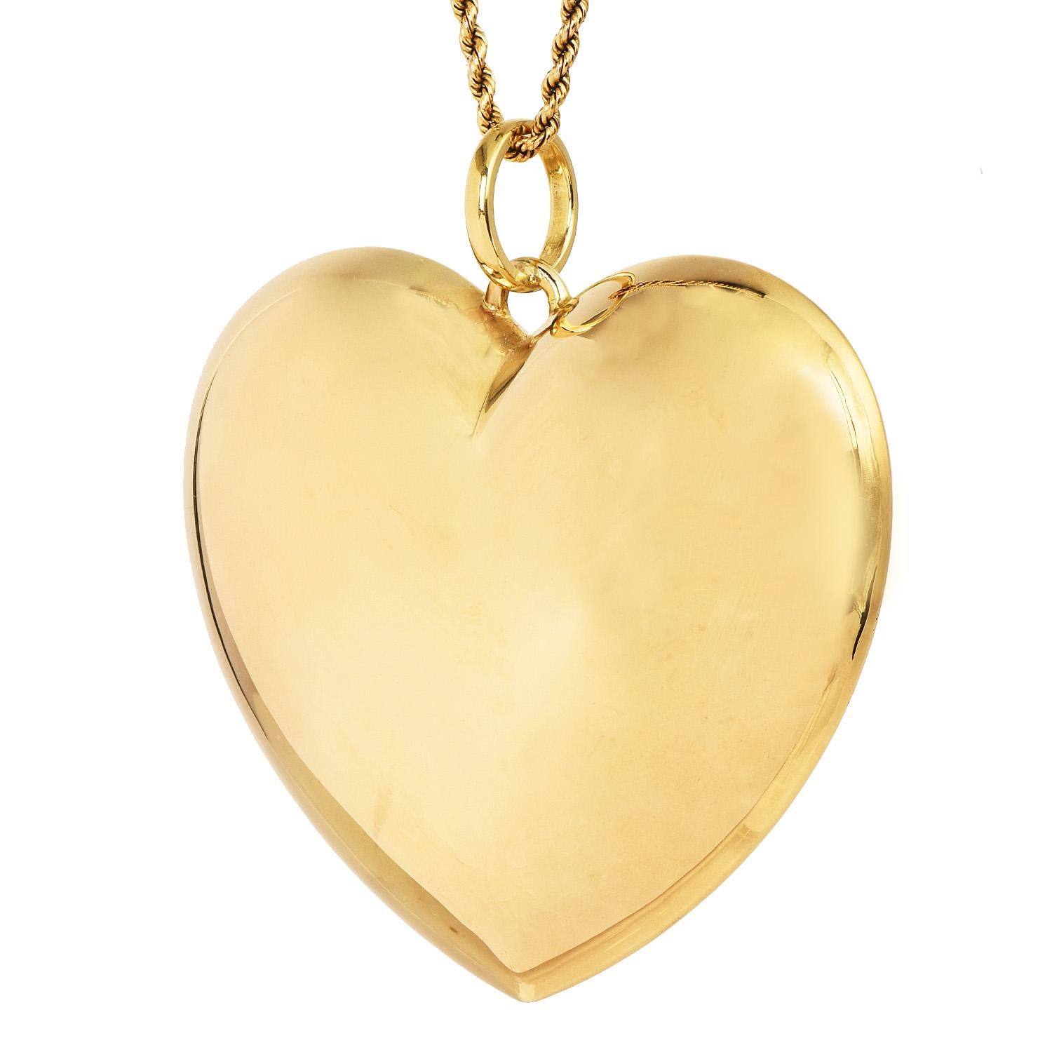 How big is your love?

Showing a magnificent & romantic theme, this Retro pendant is inspired on a big heart, simple yet so unique.

Crafted in  18K yellow gold, finished in a high polished mirror-like gold.

The complete piece measures