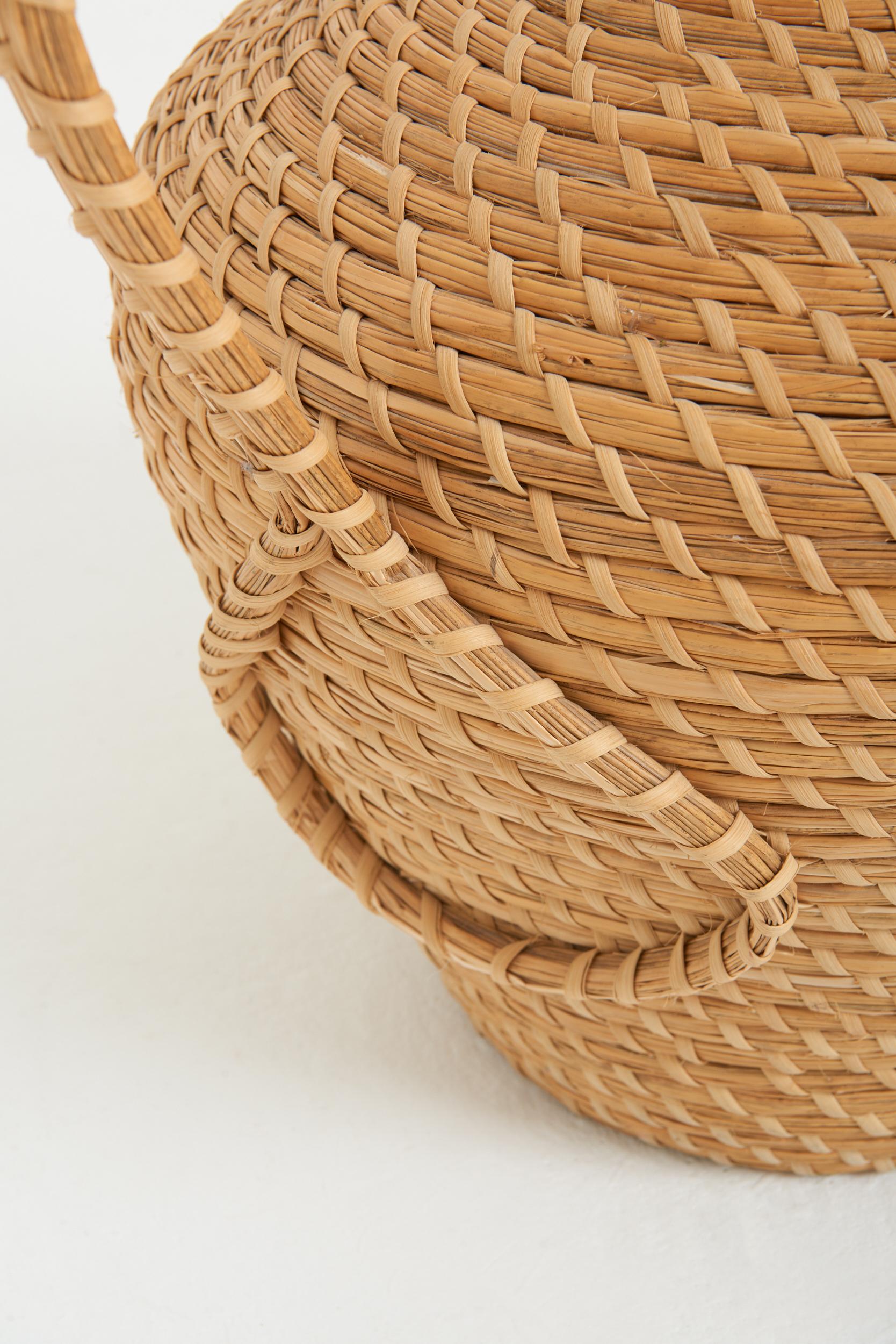 Very Large Raffia Urn In Good Condition For Sale In London, GB