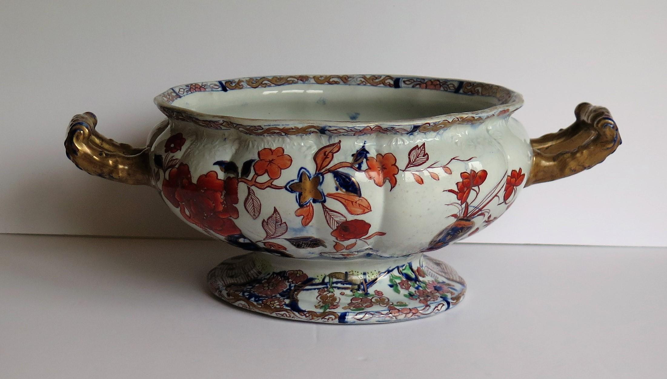 This is a rare, beautiful and very large Handled Bowl made by Mason's Ironstone in the Peking Vase pattern, in the early 19th century, circa 1820.

Very large Mason's bowls in this shape are very rare. 

The bowl is circular with an everted wavy rim