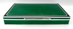 Cigarrera de mesa rectangular muy grande esmaltada sobre guillochè en plata de ley