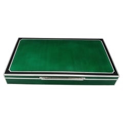 Cigarrera de mesa rectangular muy grande esmaltada sobre guillochè en plata de ley