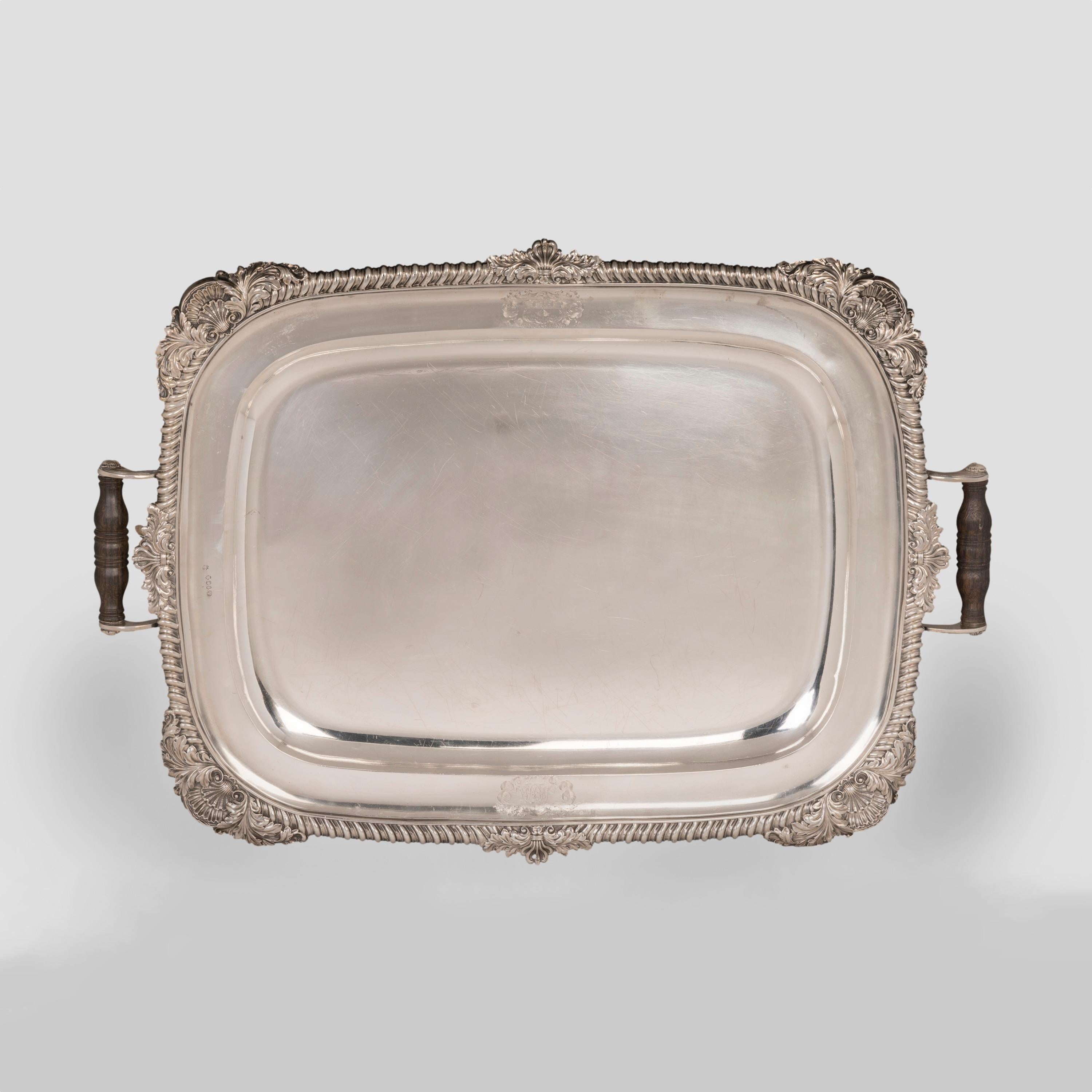 Plato con tapa de plata maciza muy grande de Barnard del periodo de la Regencia con procedencia siglo XIX en venta