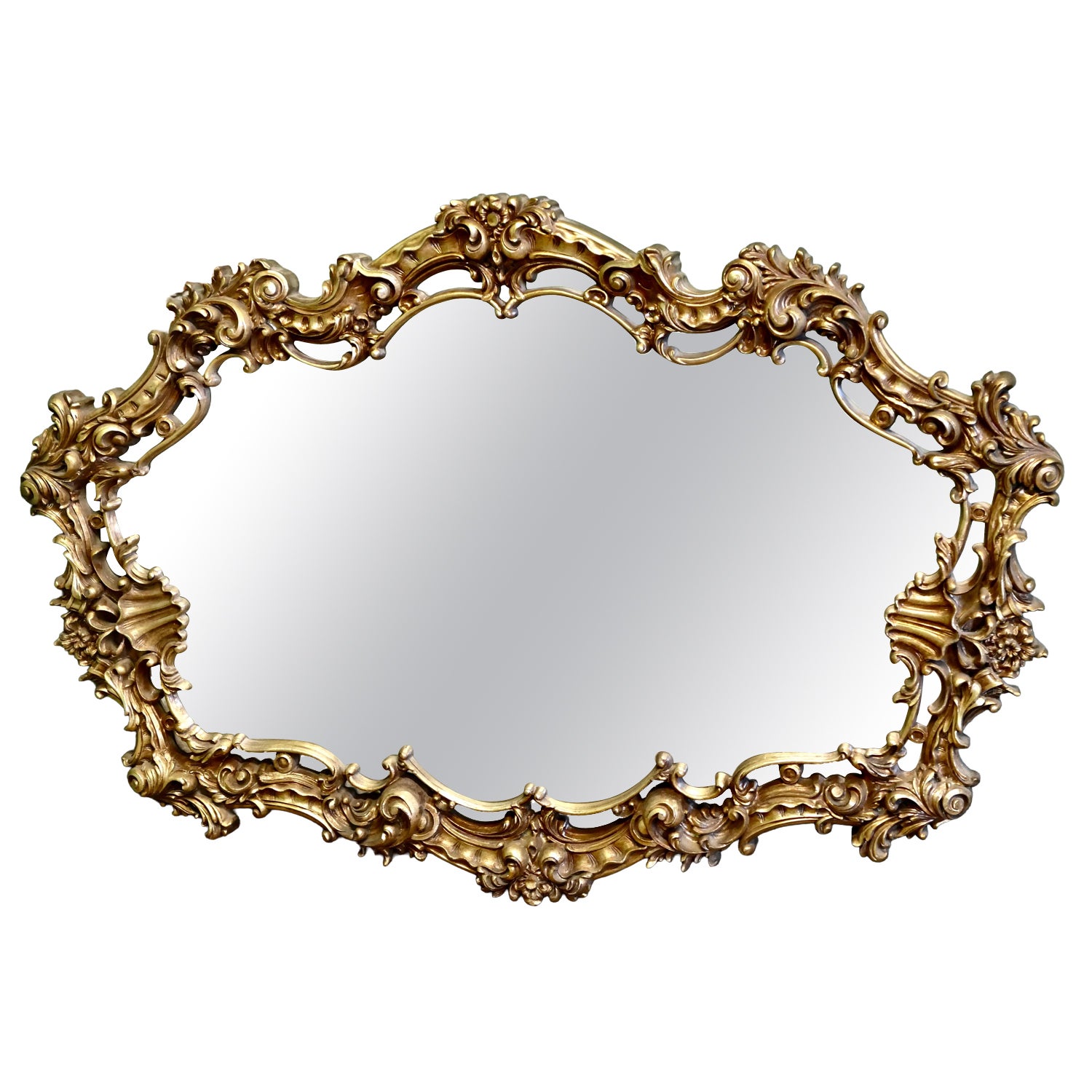 Très grand miroir mural doré de style rococo