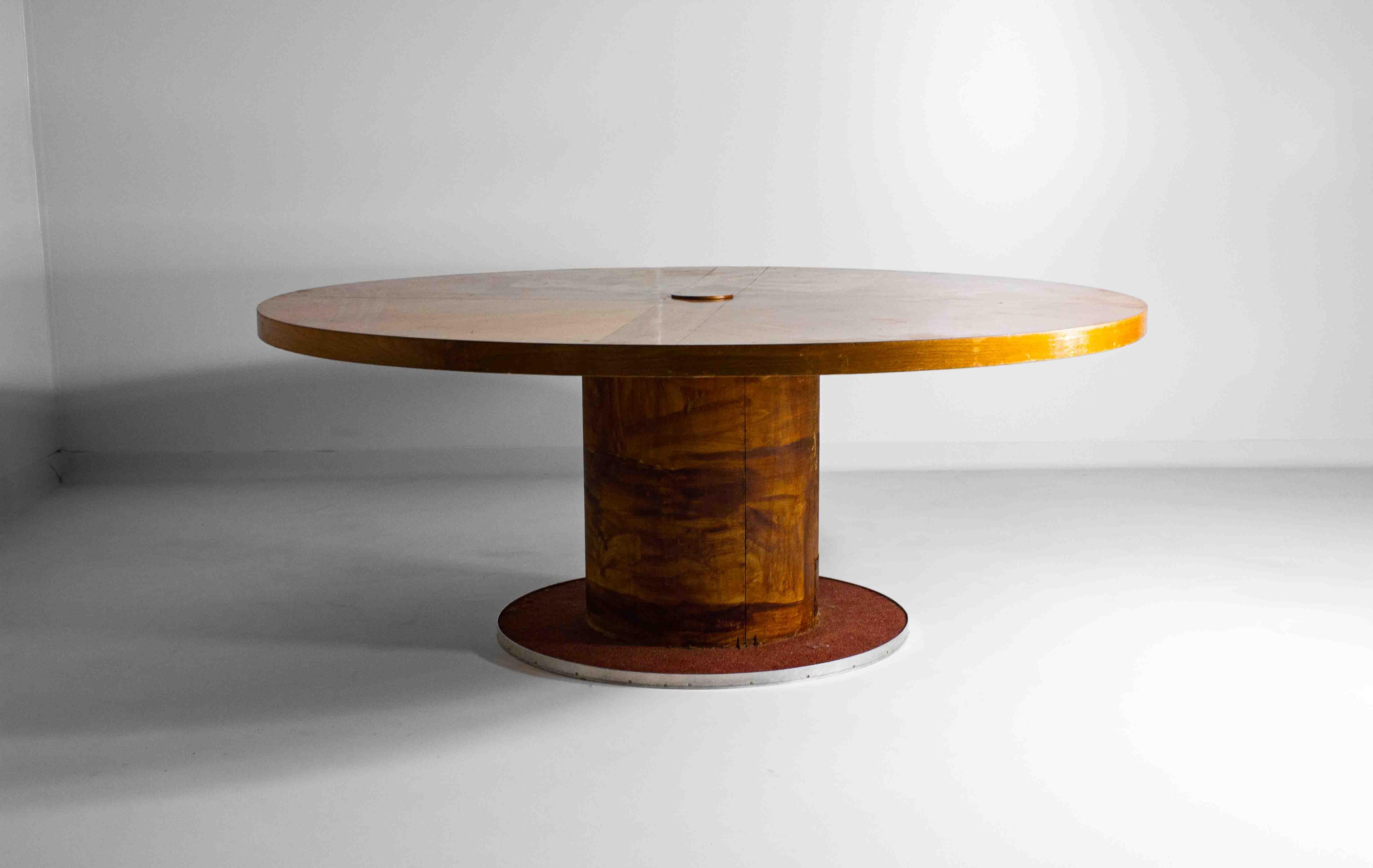 Mid-Century moderno Tavolo da pranzo rotondo in radica molto grande, Paesi Bassi, anni '60