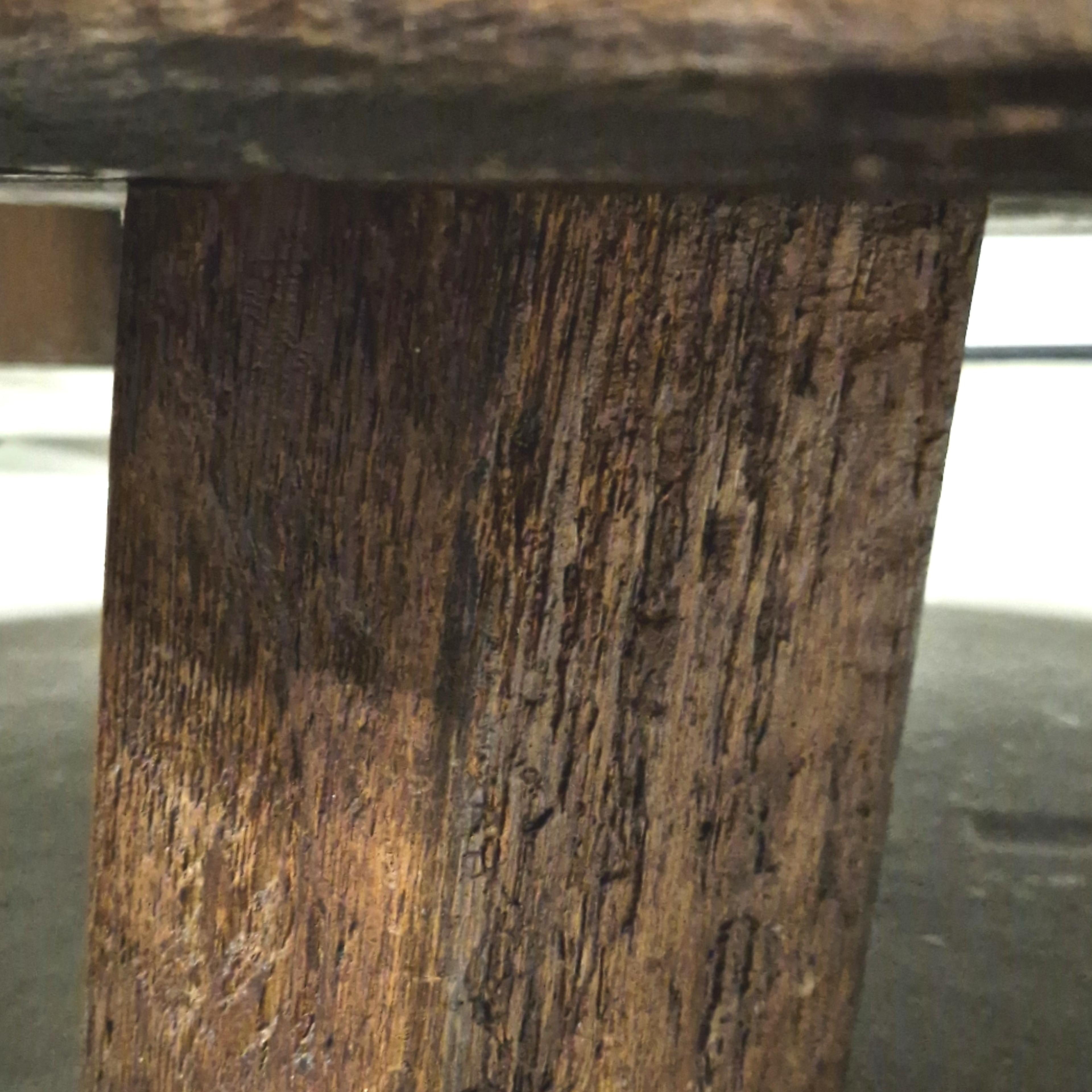 Très grande table basse ronde en chêne massif wabi sabi, années 1950. en vente 2