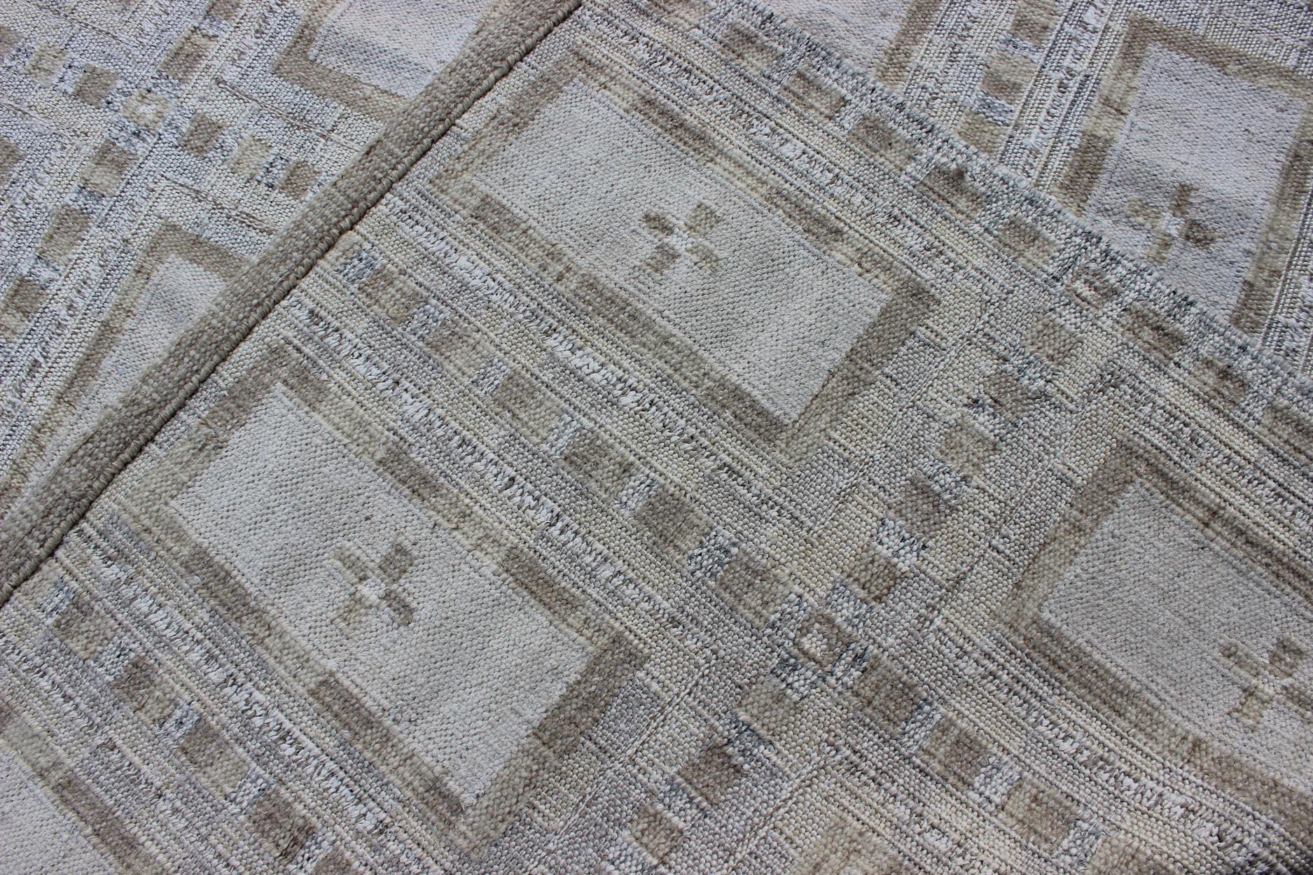 Großer skandinavischer Flachgewebe-Teppich mit geometrischem All-Over-Design im Angebot 3