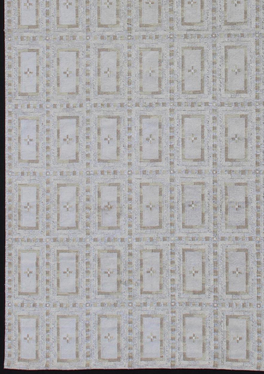 Grauer geometrischer Teppich in skandinavischem Flachgewebe mit Allover-Muster, rjk-17389-shb-045-02, Herkunftsland / Art: Indien / Skandinavisches Flachgewebe.

Dieses skandinavische Flachgewebe ist von den Arbeiten schwedischer Textildesigner
