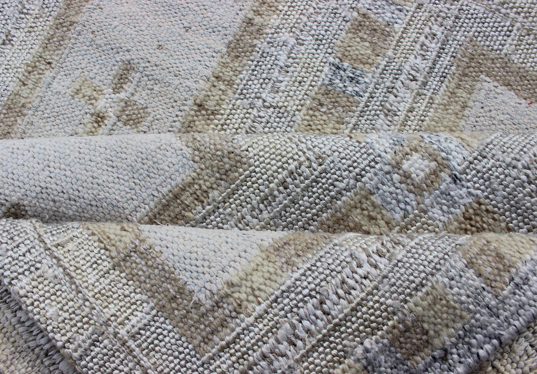 Großer skandinavischer Flachgewebe-Teppich mit geometrischem All-Over-Design (Handgewebt) im Angebot