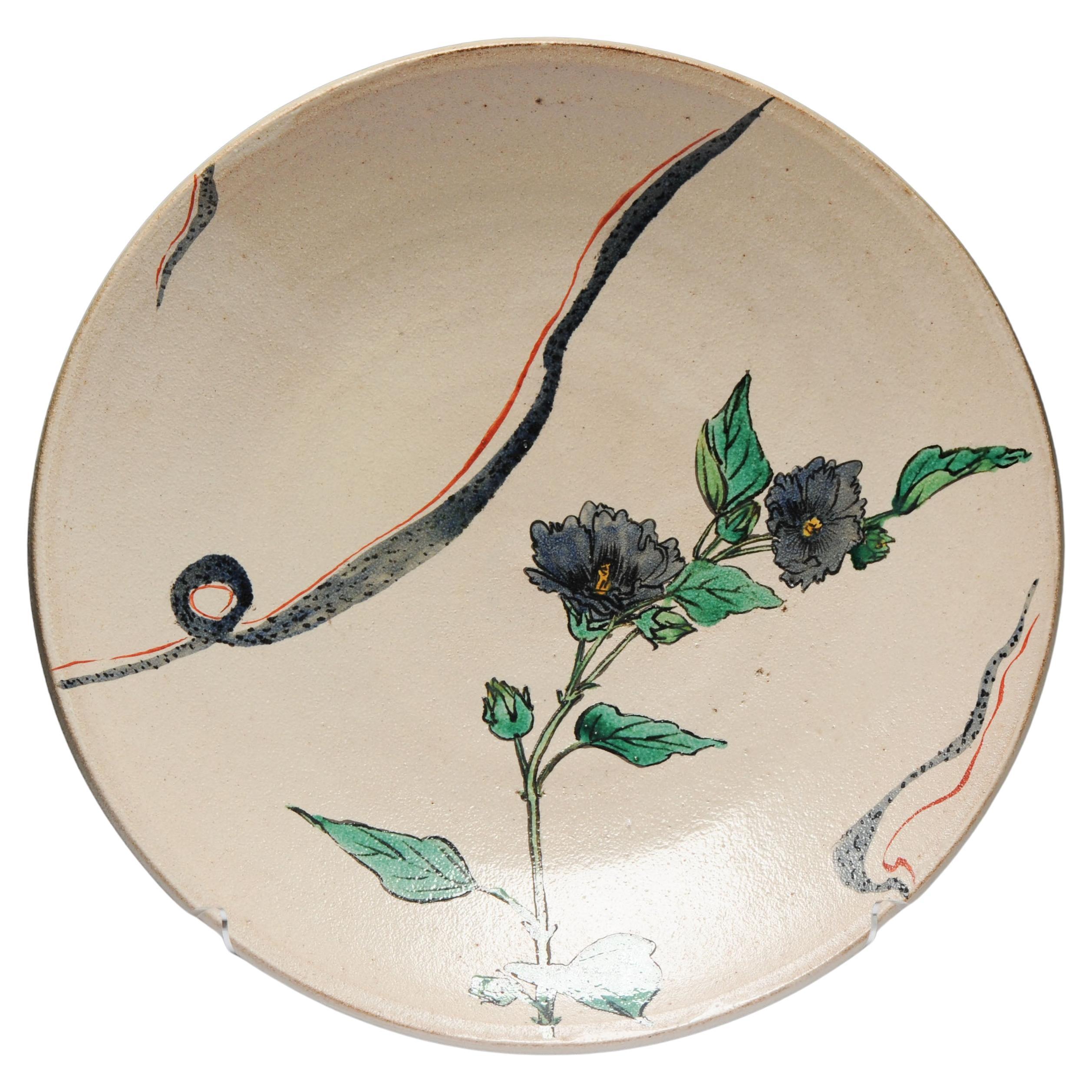 Gran Plato de Flores Kutani de Porcelana Japonesa del Siglo XX del Periodo Showa