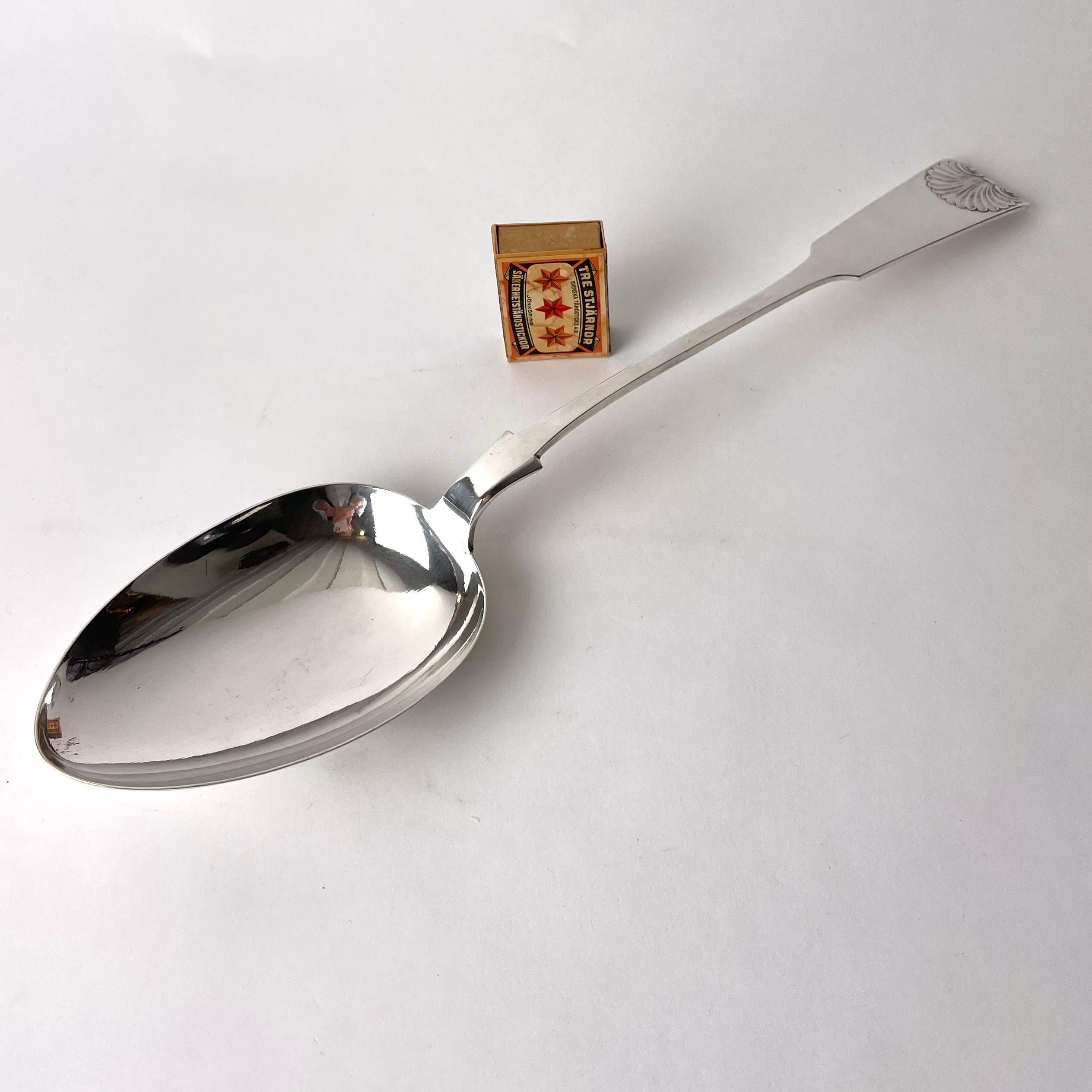 Very large silver plated Ragout Spoon from Denmark in a classic design. This extremely large spoon is decorated with the classic shell decoration and is probably made in the early 20th Century

Wear consistent with age and use 