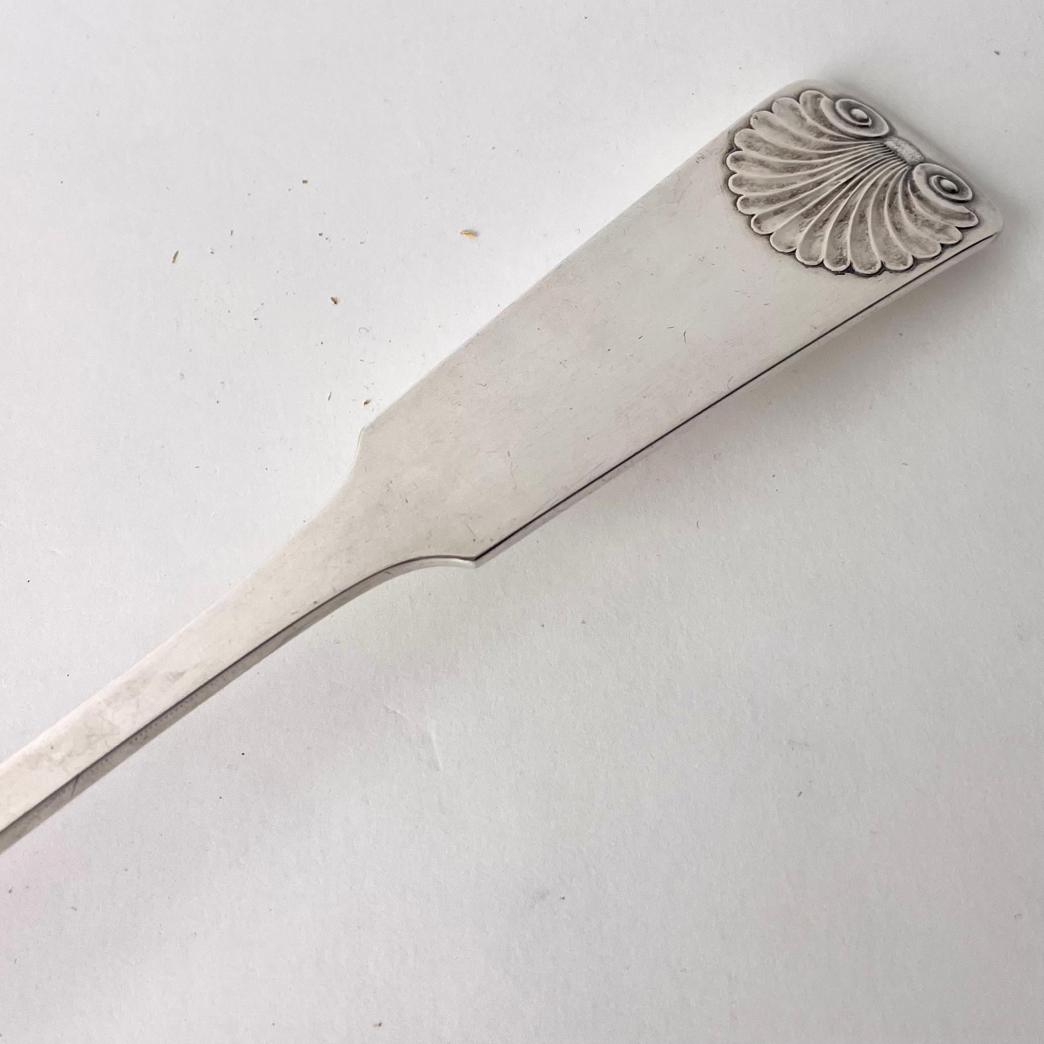 Very large silver plated Ragout Spoon from Denmark in a classic design In Good Condition For Sale In Knivsta, SE