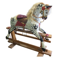 Cavallo a dondolo Collinson di dimensioni molto grandi    Un bel galoppino grigio ramato