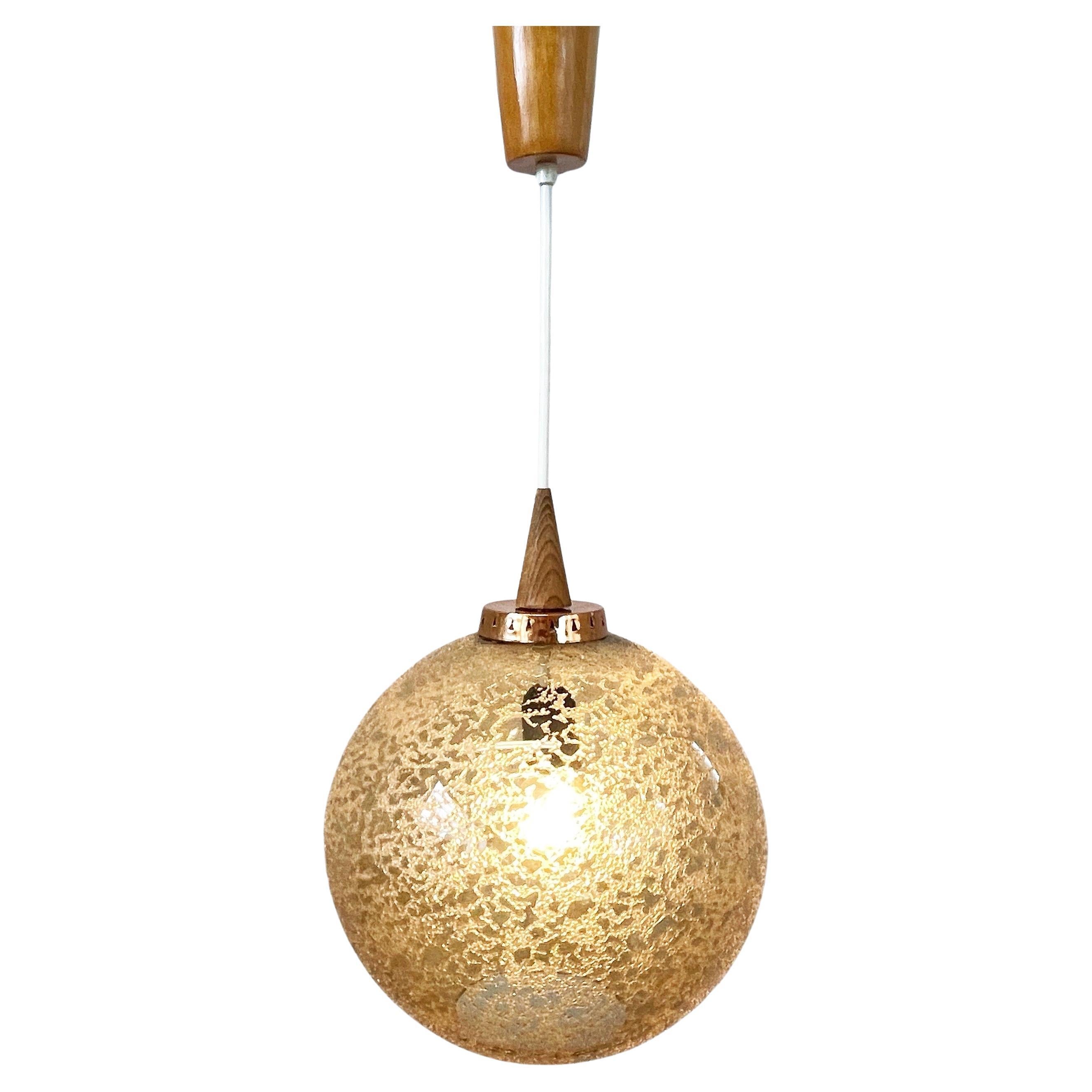 Très grande lampe à suspension Globe en verre fumé, cristaux de neige fondante, Allemagne, années 1970 en vente