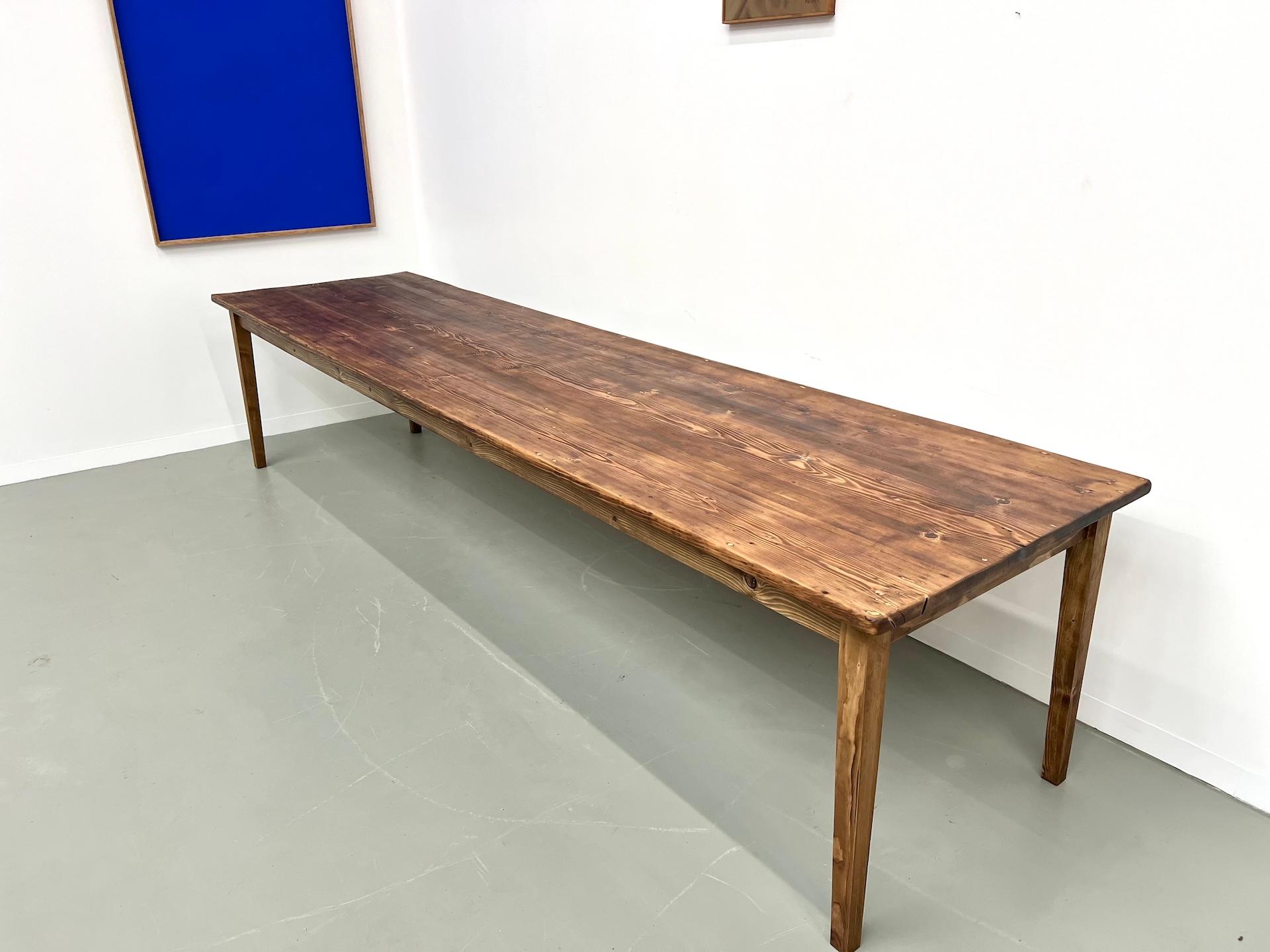 Très grande table de ferme en pin massif, années 1950 en vente 5