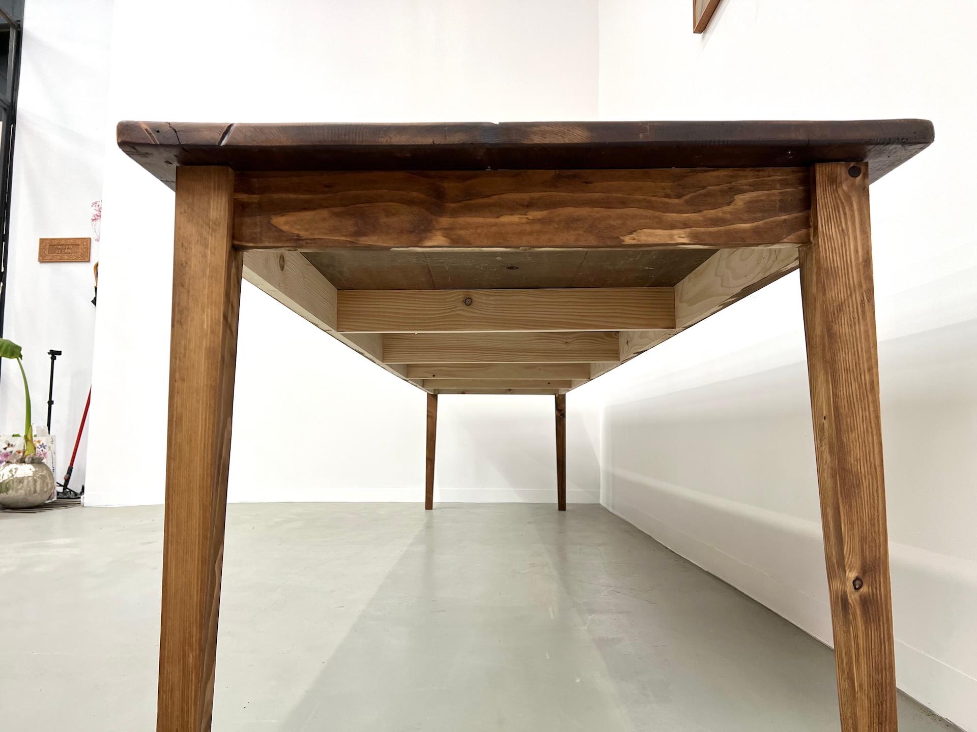 Très grande table de ferme en pin massif, années 1950 en vente 7